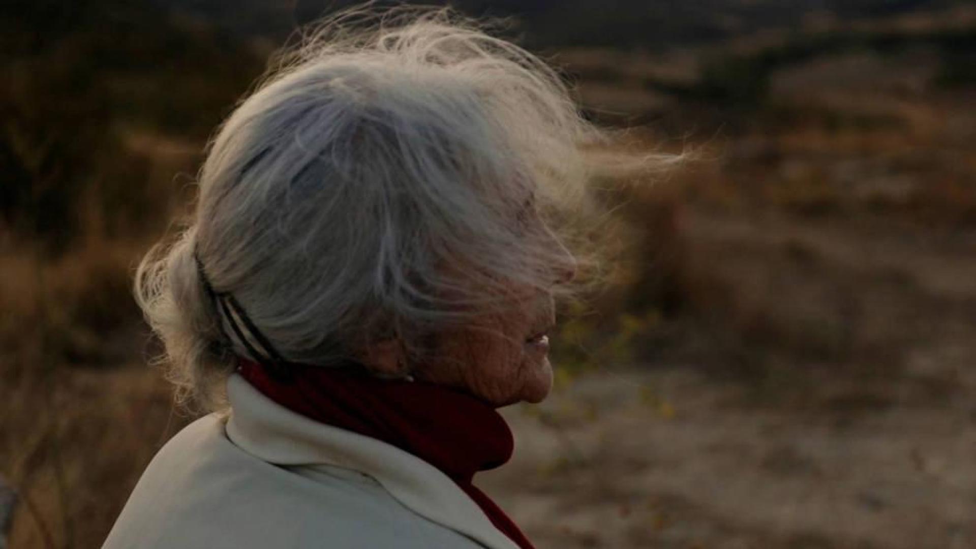 Ione Atenea debuta en el cine escoltada por sus abuelas