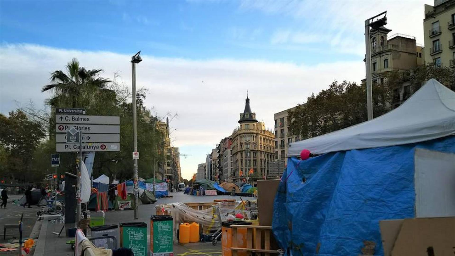 Identificado un joven relacionado con una violación en la acampada de Barcelona