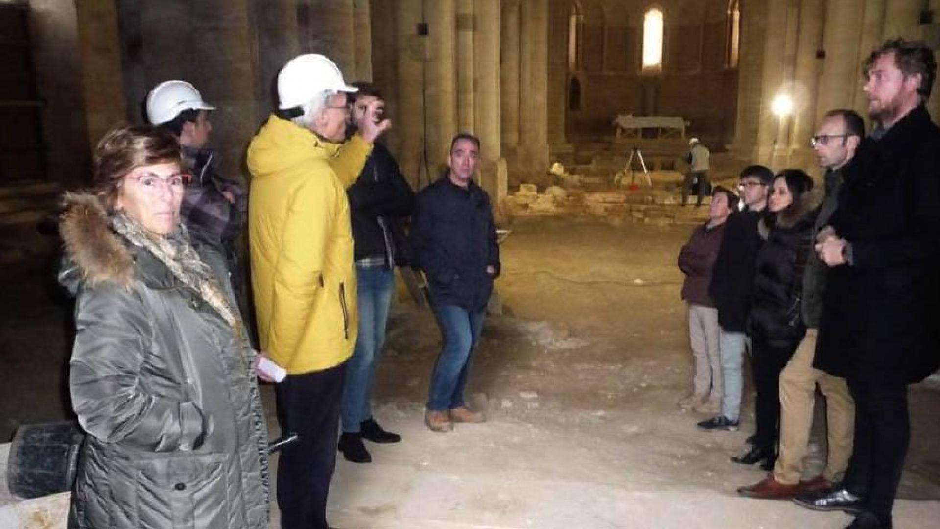 Aparece en las obras de Irache una sepultura del siglo X de su primer abad