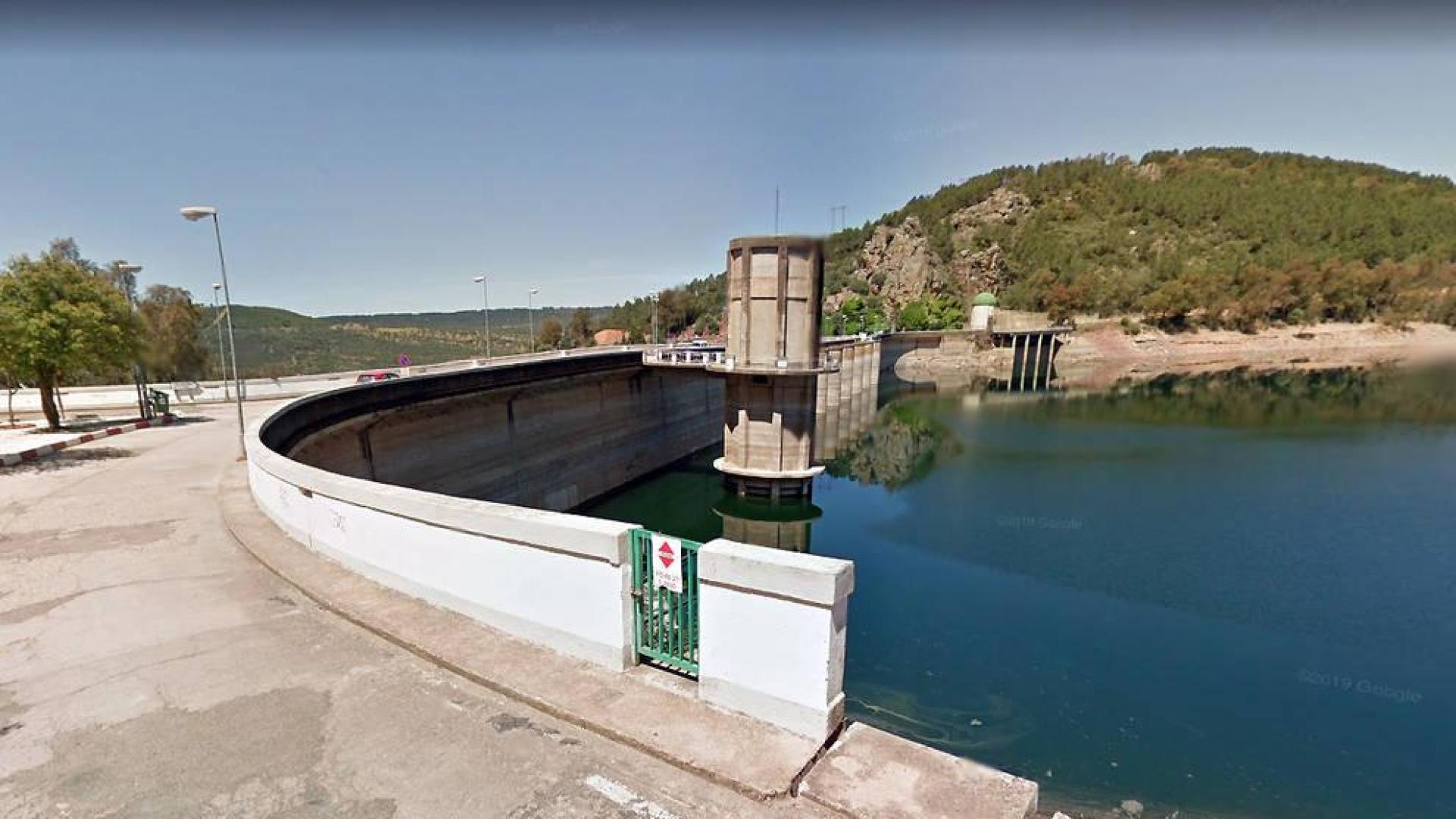 Un muerto y cuatro heridos en un accidente en la presa del Cíjara (Badajoz)