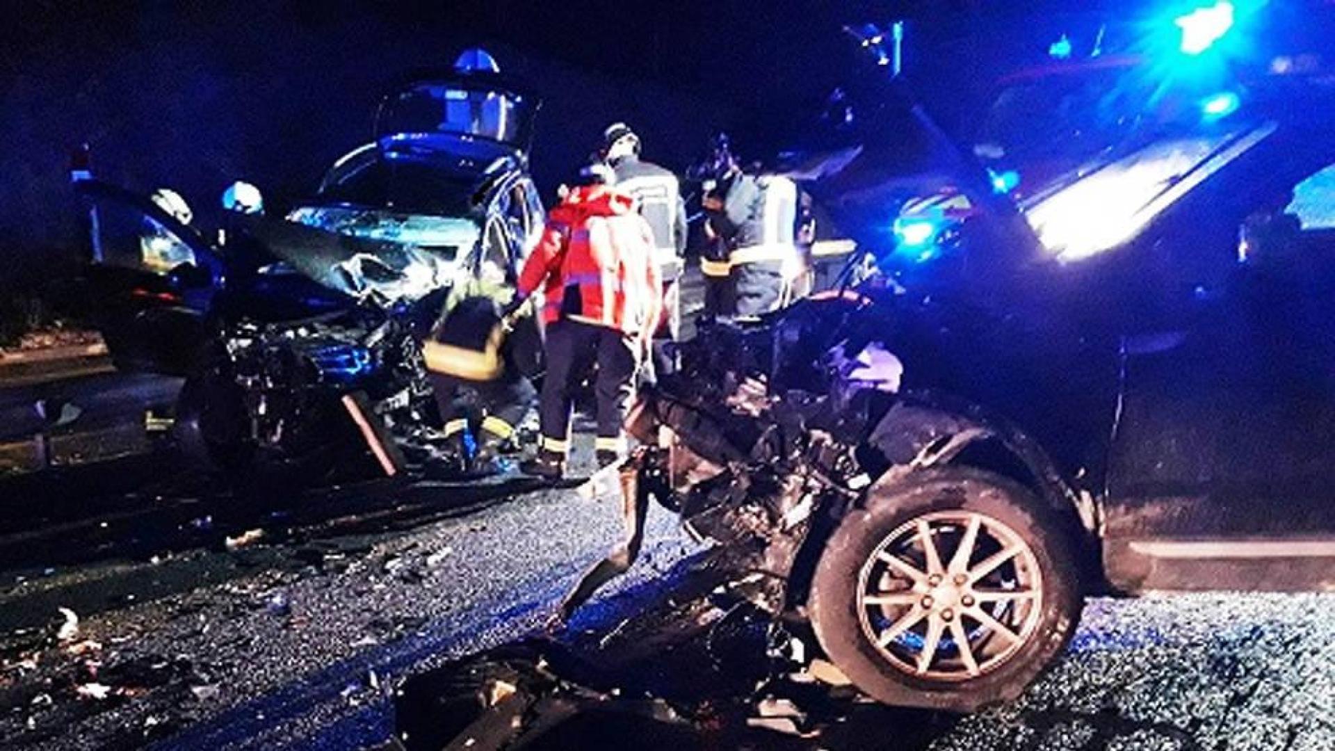 Dos muertos y tres heridos en una colisión frontal en la N-121-A