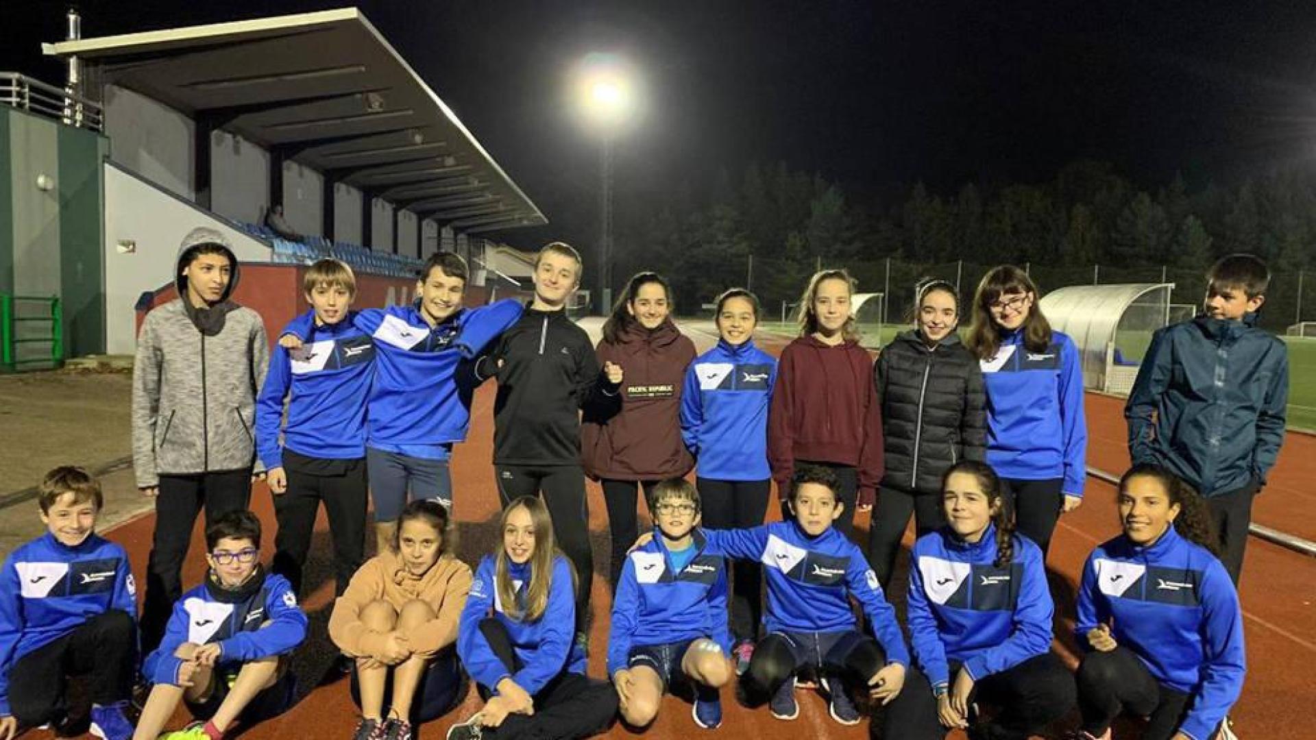 Jóvenes integranes de la Escuela de Atletismo, que impulsa Dantzaleku Sakana.