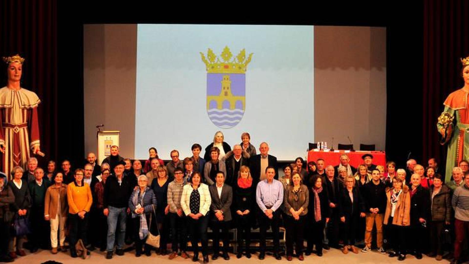 Ponentes, asistentes e invitados al XV Seminario de las dos Navarras celebrado en Peralta el pasado día 19.