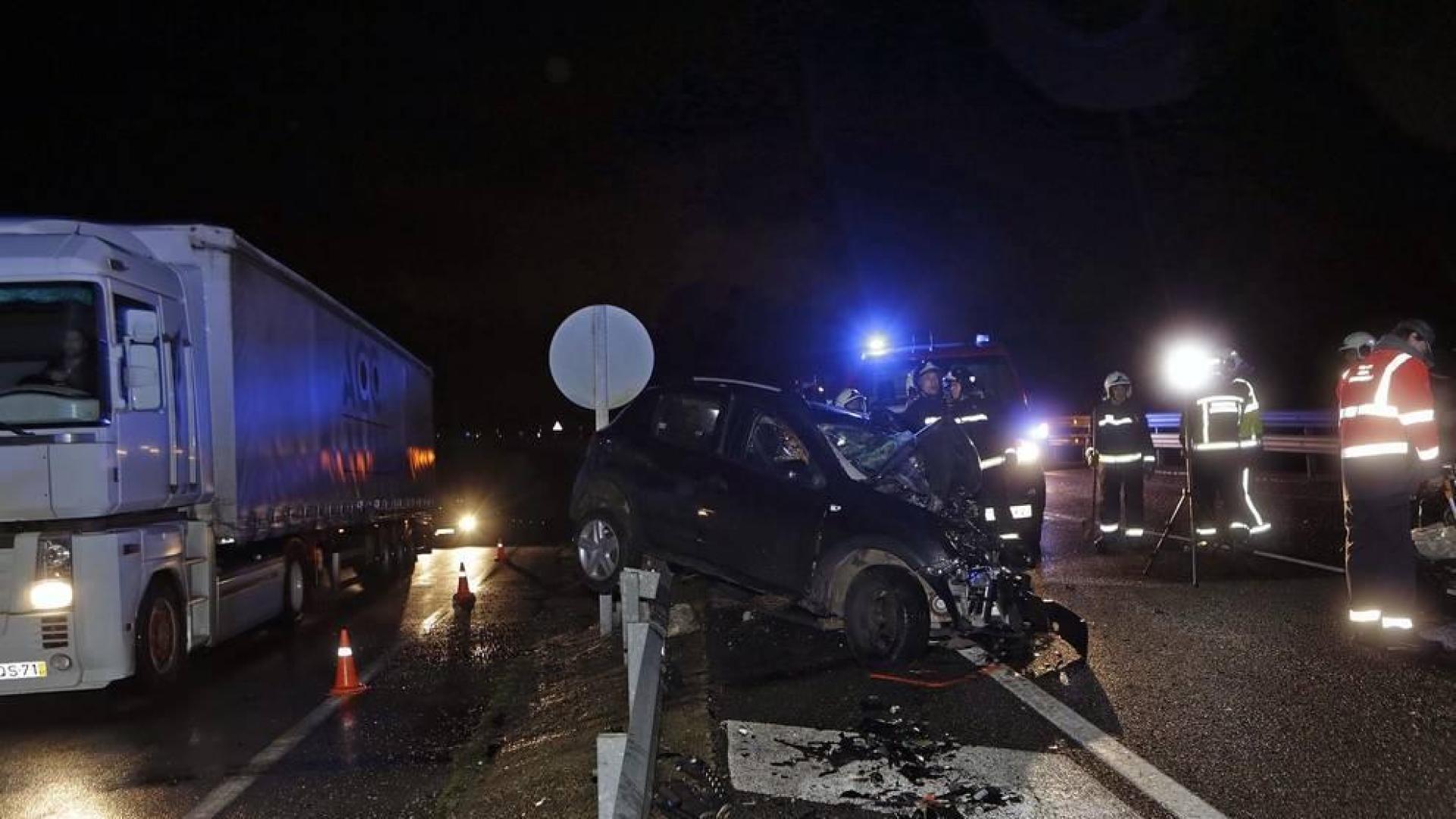 Dos mujeres, madre e hija, vecinas de Azpilkueta-Baztan fallecieorn en un choque frontal en la N-121-A en Ostiz.