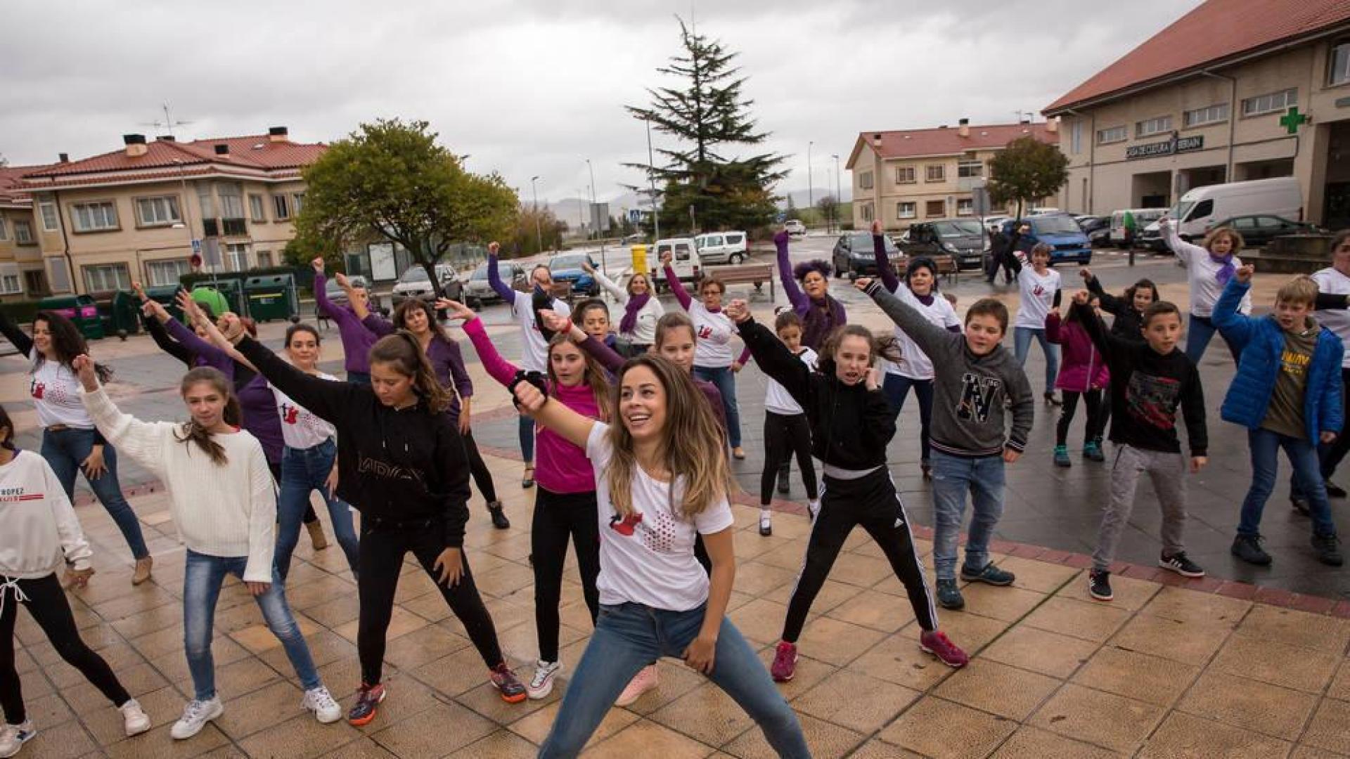 Ante el machismo, Beriáin responde con baile intergenacional