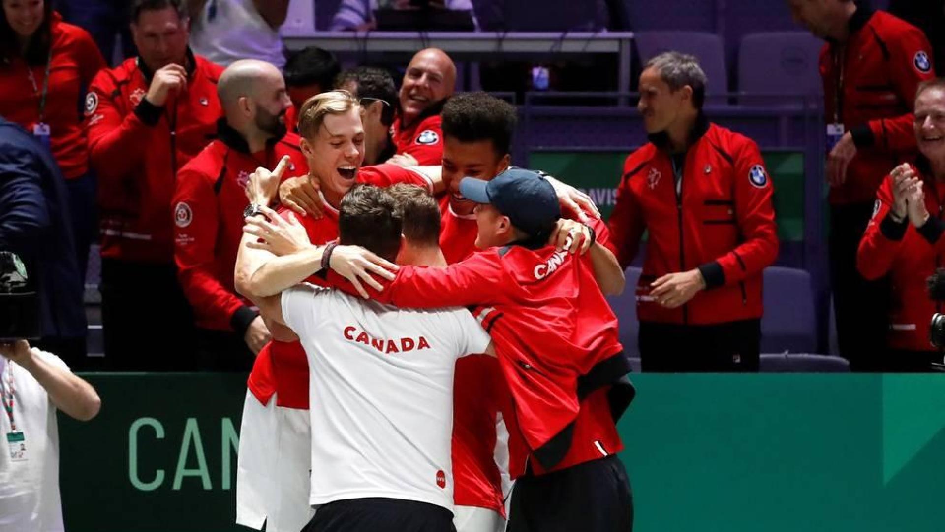 Los tenistas canadienses celebran el pase histórico a la final de la Copa Davis
