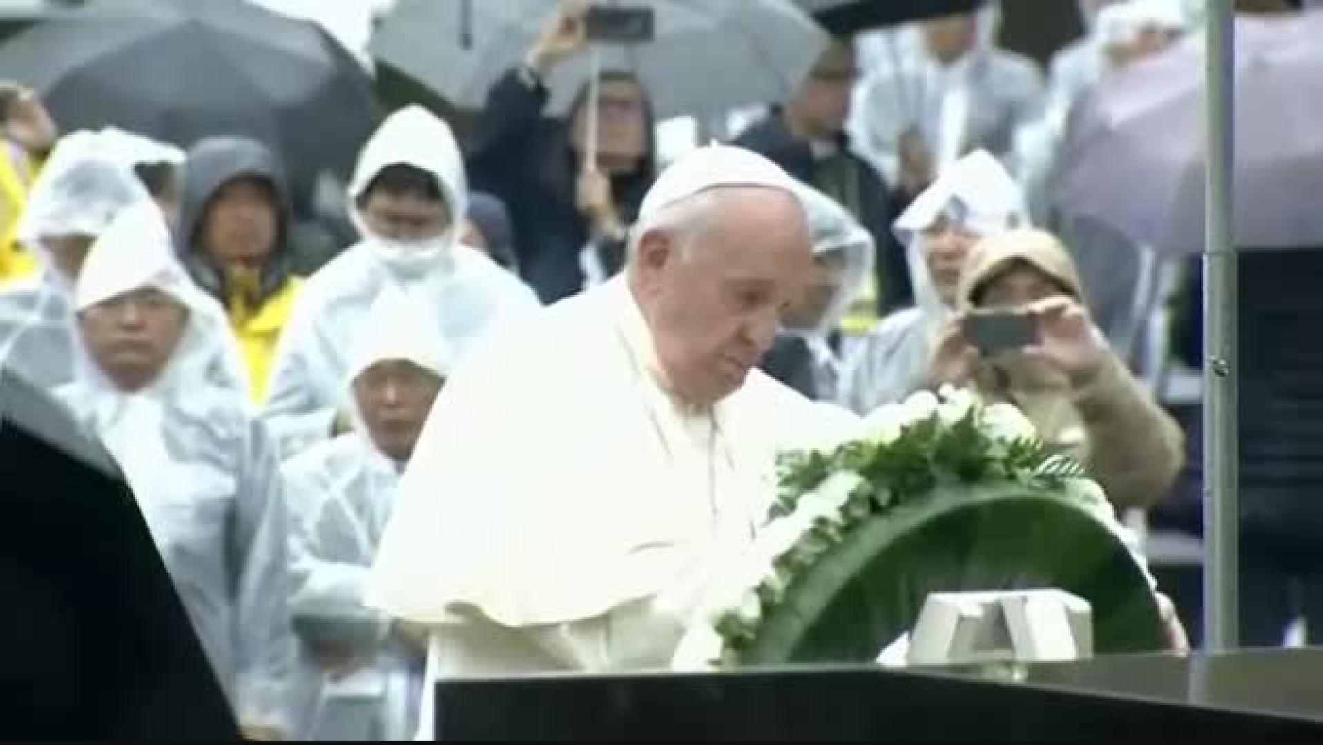 El papa pide en Nagasaki acabar con las armas nucleares