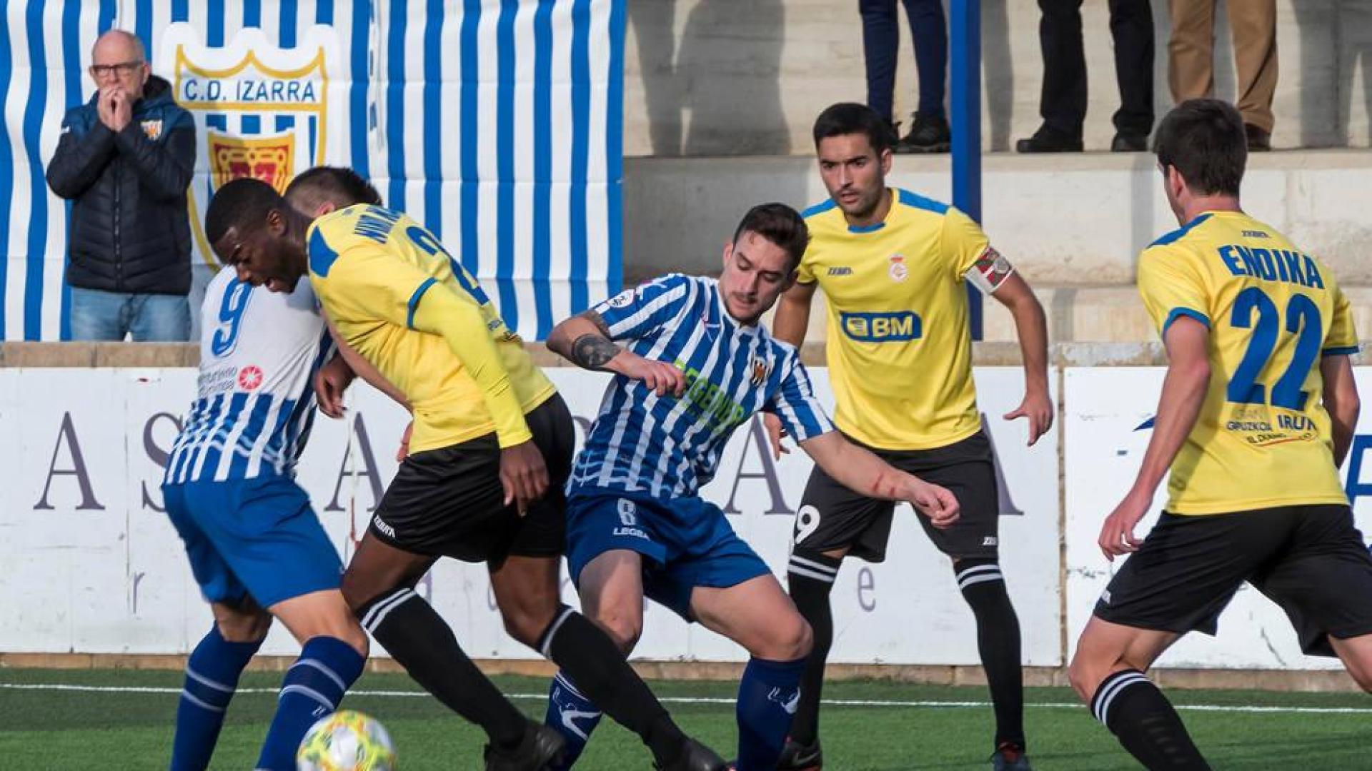 El Izarra perdió a pesar de jugar con uno más desde el minuto 25