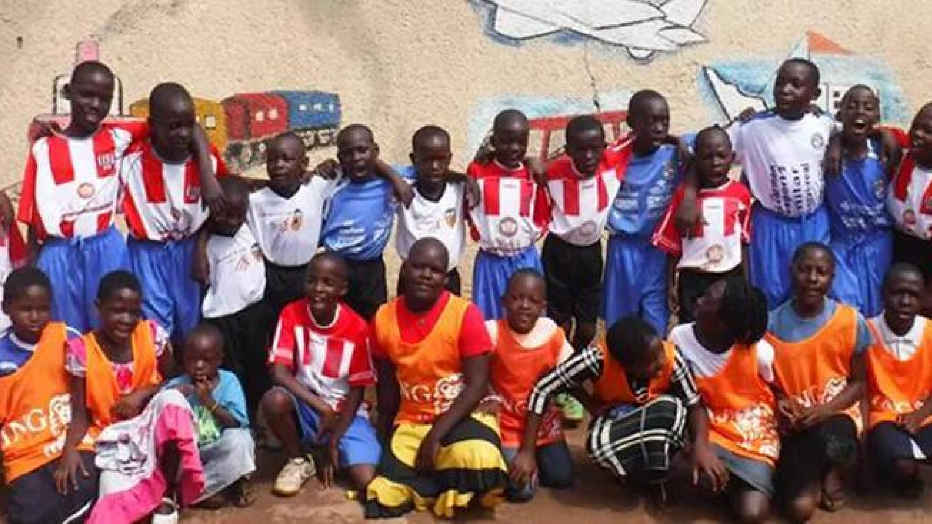 El fútbol femenino, con los niños de Kajjansi