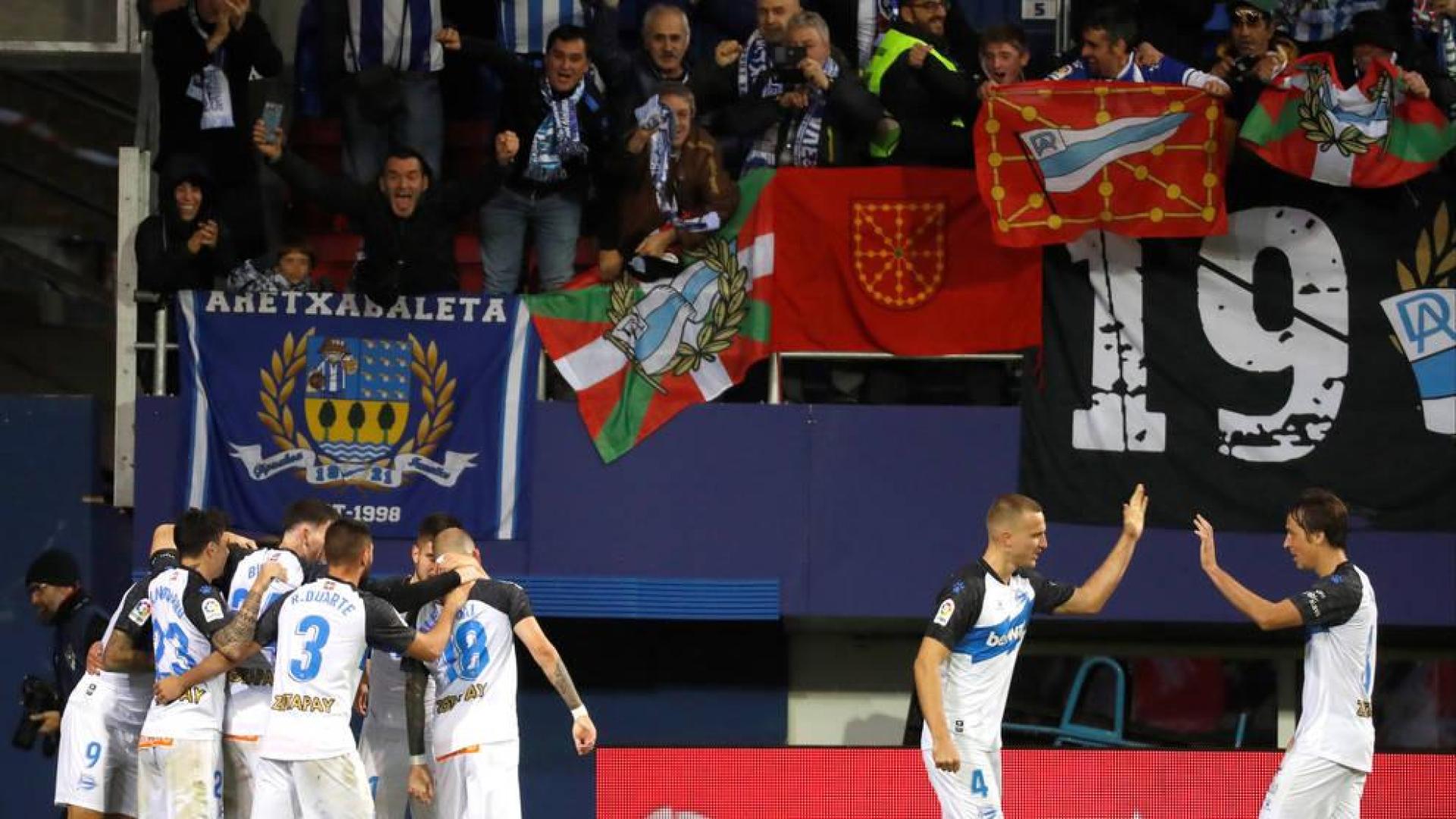 Joselu da aire al Alavés en Ipurua y logra la primera victoria a domicilio