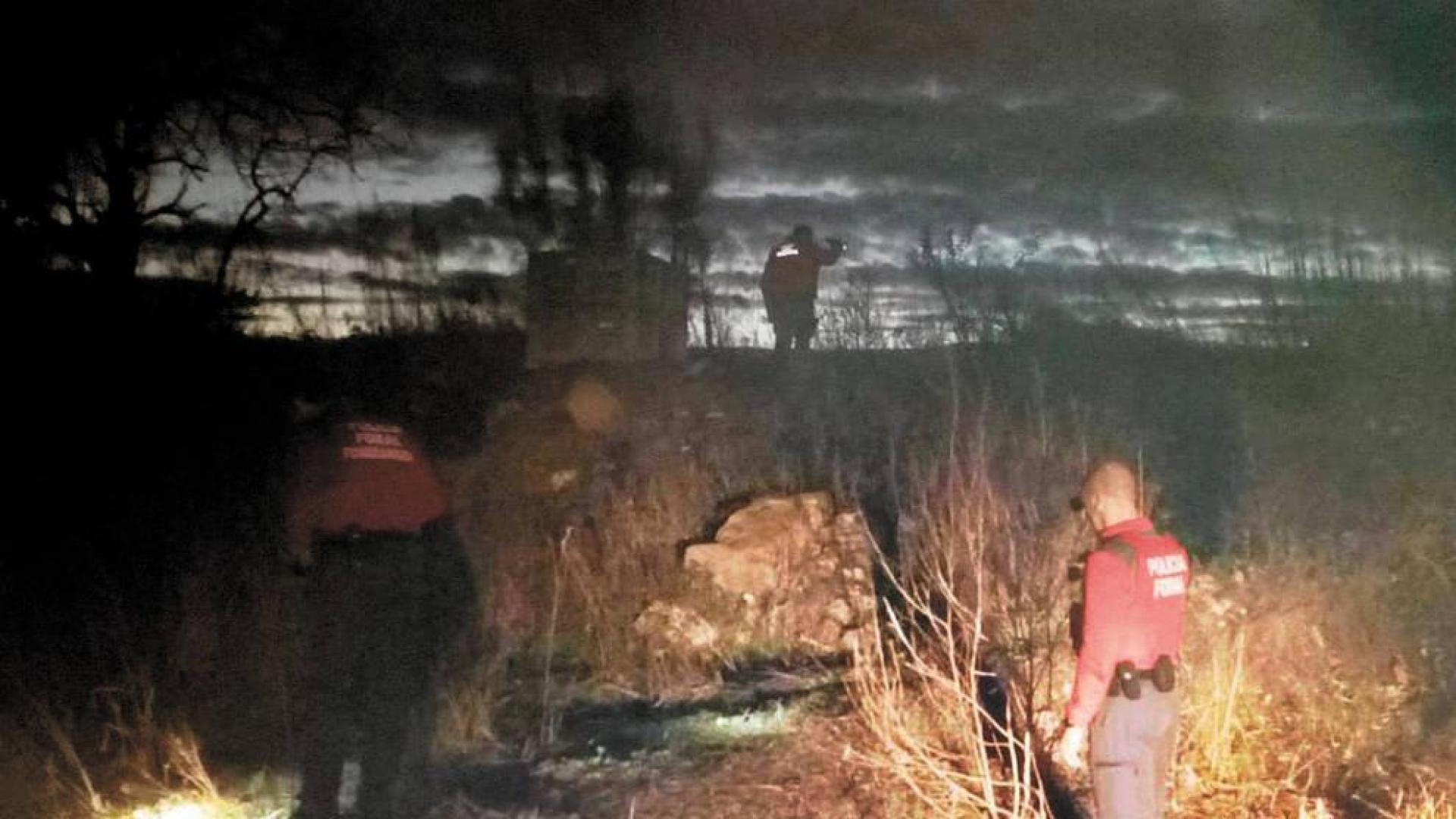 Agentes de la Policía Foral, trabajando el domingo en la zona donde ocurrieron los hechos.