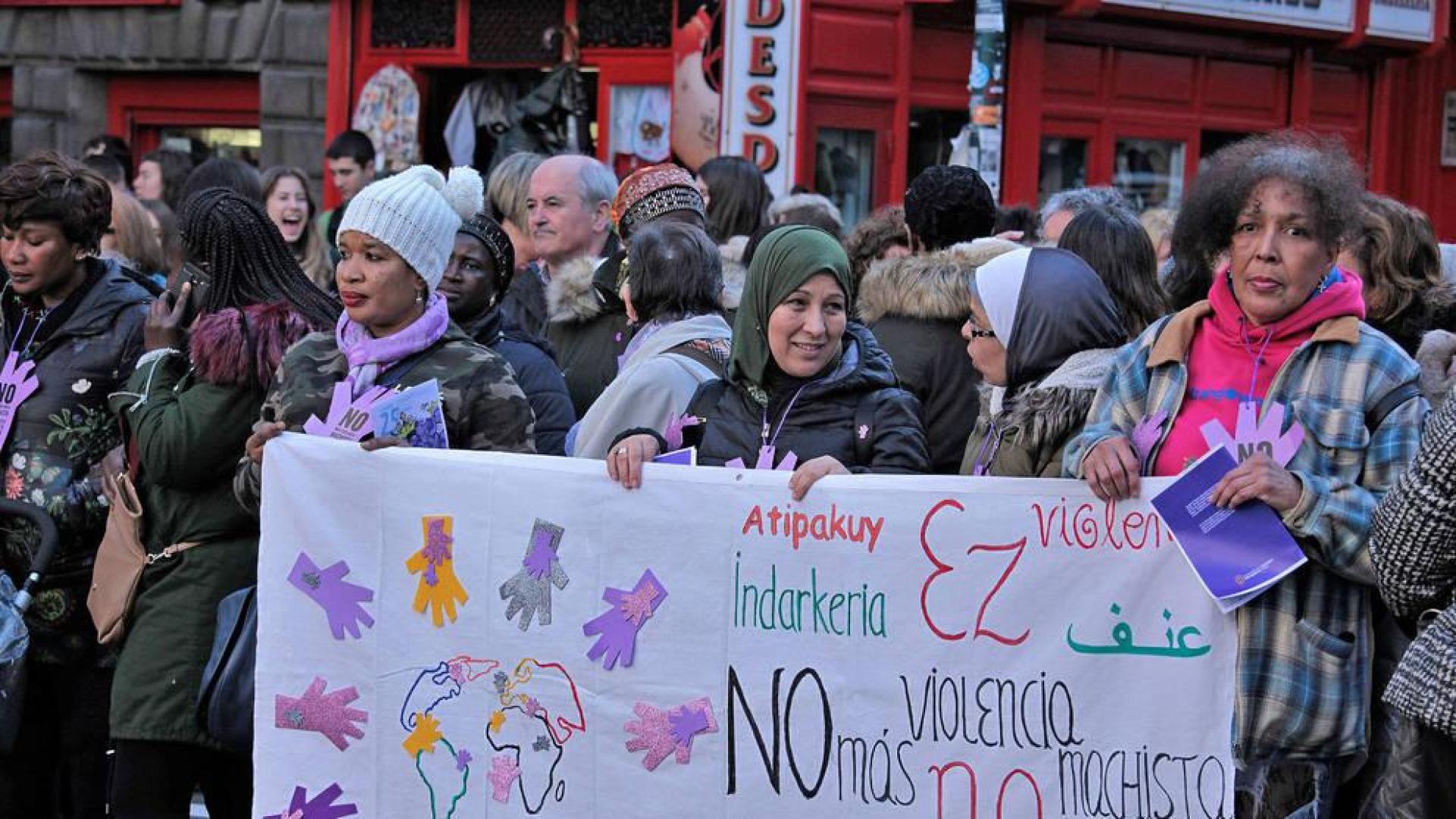 El Ayuntamiento de Pamplona llama al "compromiso real" de los hombres el 25N