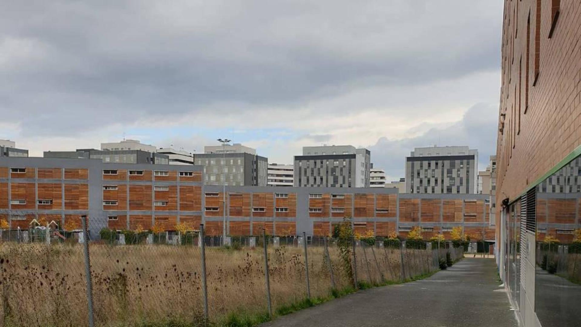 Descampado de la plaza del Soto de Mendillorri