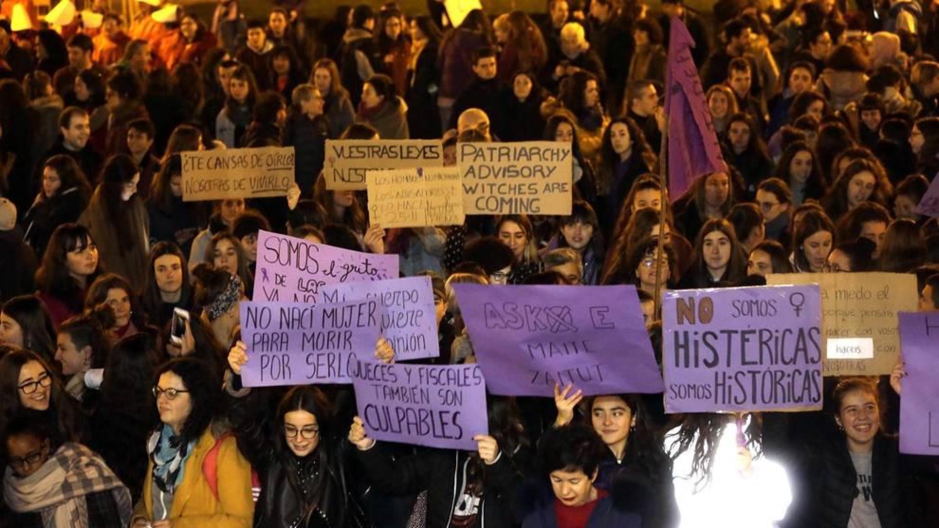 Fotografías de la concentración en Pamplona con motivo del 25 de noviembre: Día Internacional contra la violencia hacia las mujeres