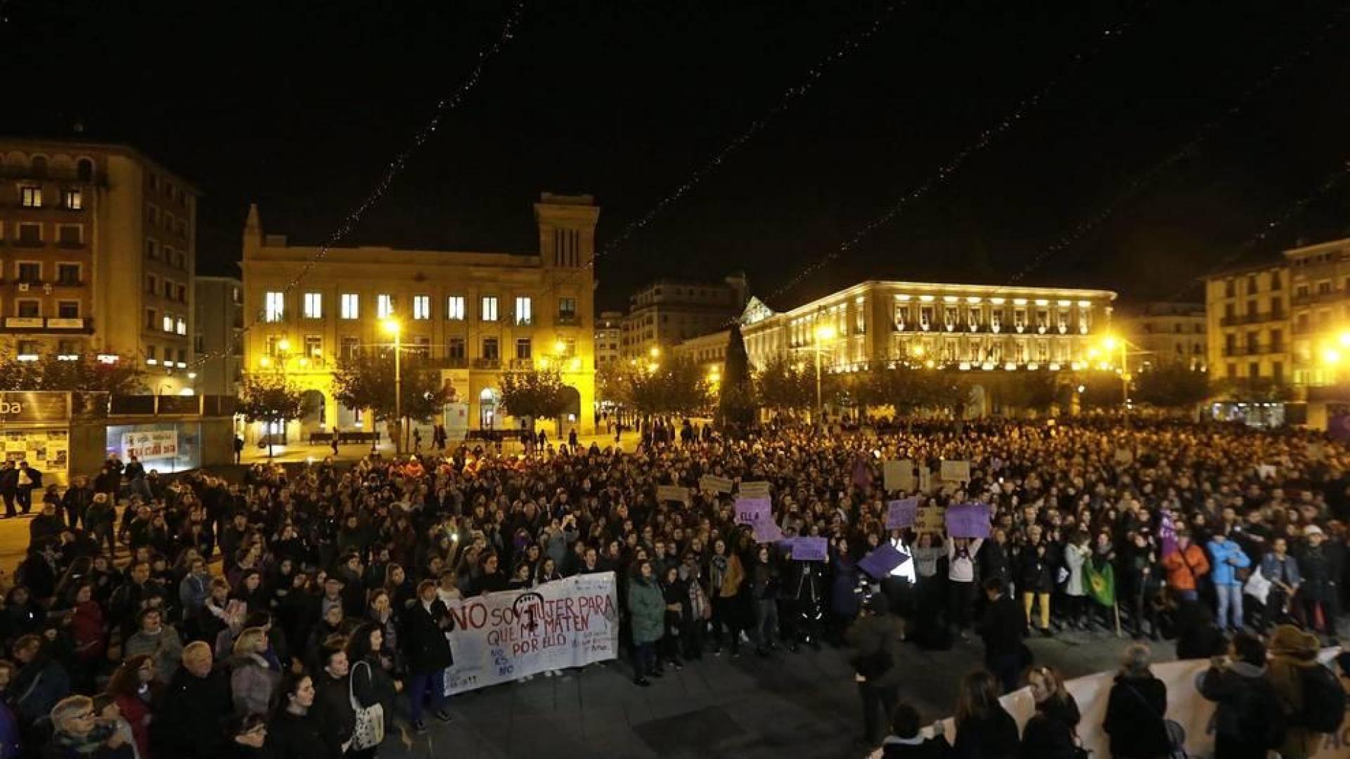 Fotografías de la concentración en Pamplona con motivo del 25 de noviembre: Día Internacional contra la violencia hacia las mujeres