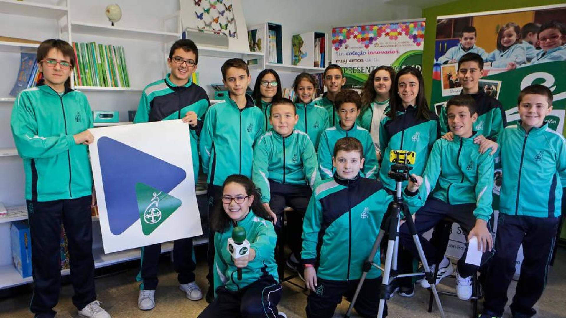 Rubén Garde, Iker Larumbe, Carlos Melero, Mikel Sesma, Idoia Tohane, Raluca Musca, Mikel Millán, Nahia Azpilicueta, Nuria Tato, Iñaki Lázaro, Laura Augusto, Víctor Gallués, Daniela Jiménez, Pablo García y Unai Carrasco conforman el equipo de 'tele' del colegio.