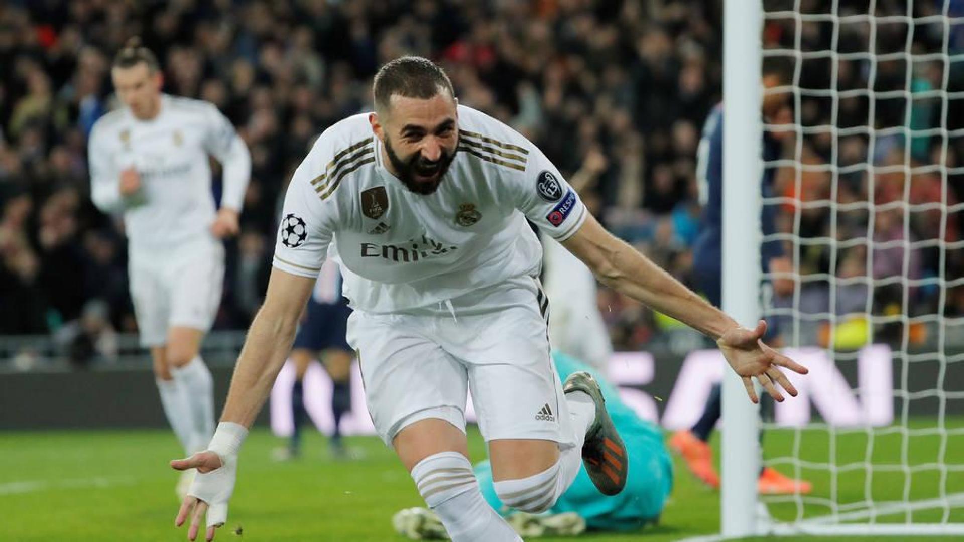 Karim Benzema celebra uno de sus goles al París Saint Germain