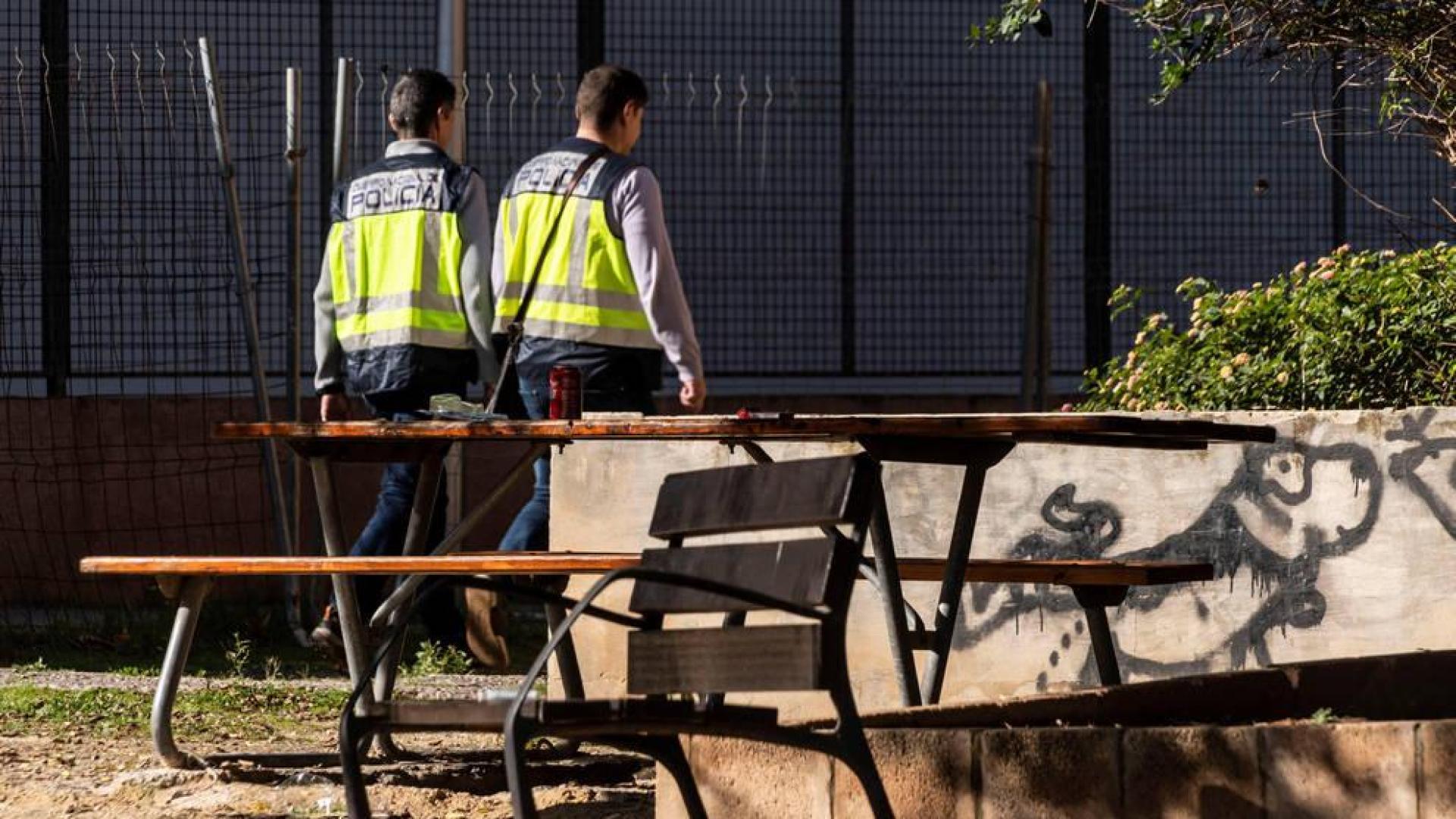 Banco del parque infantil de Palma de Mallorca en el que han prendido fuego a una mujer de 70 años