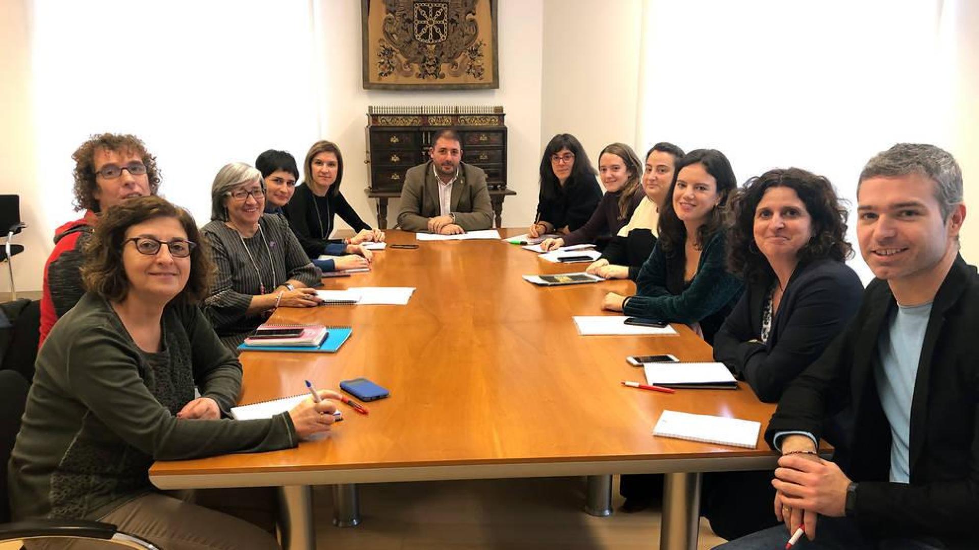 Parlamento y entidades sociales se unen contra la pobreza