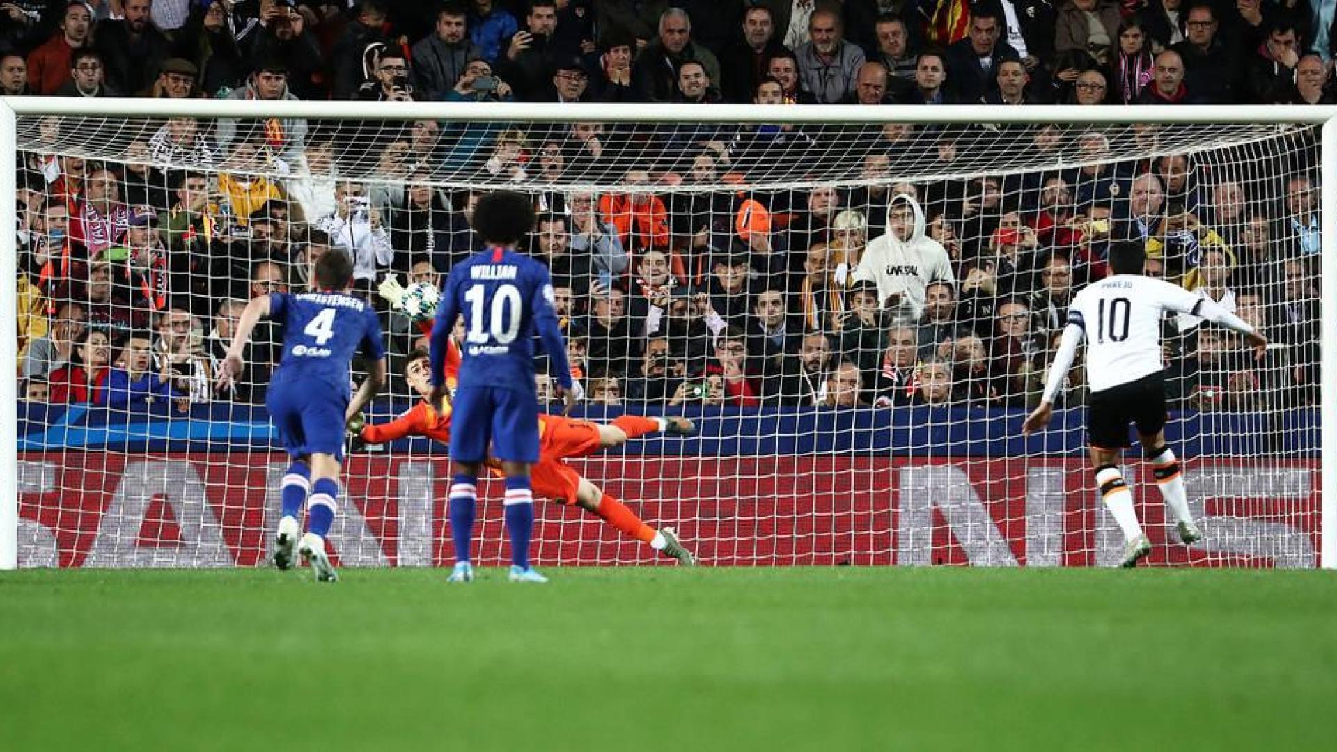 El Valencia deja los deberes para la última jornada en Amsterdam