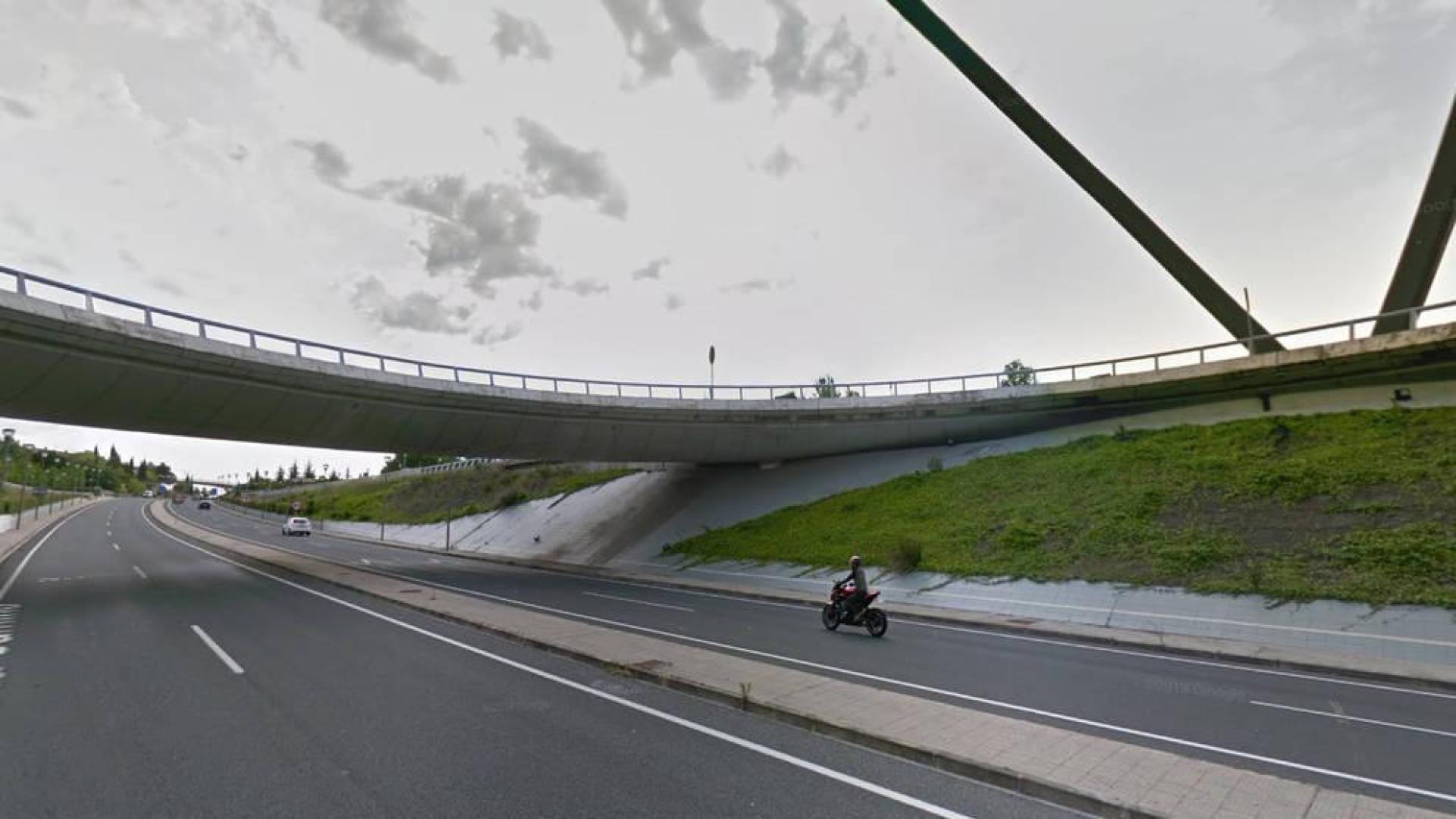 Muere al precipitarse de un puente en la A-12 (Zizur)