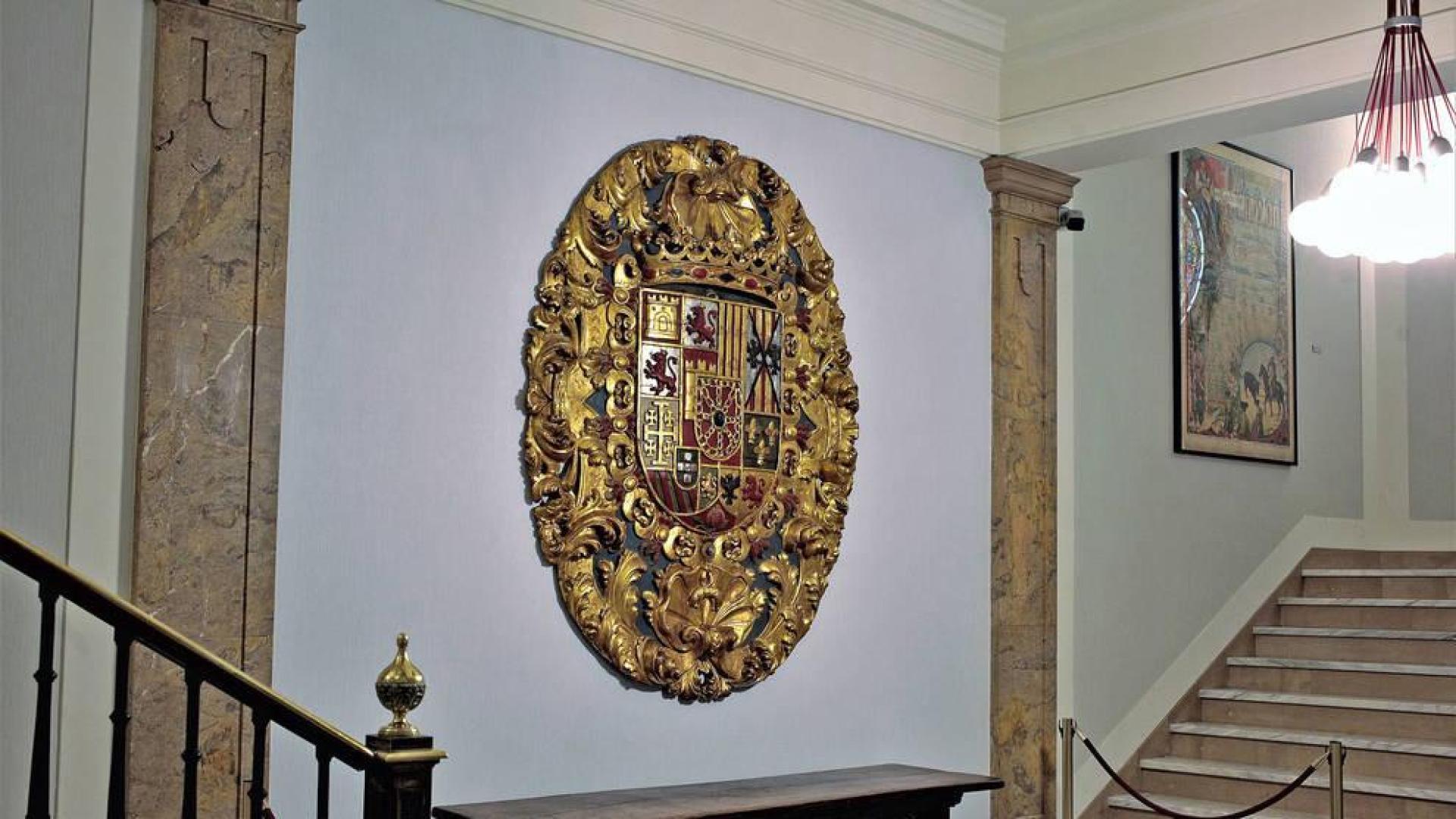 El escudo de armas de 1735 vuelve a enfrentar a Maya y Asiron