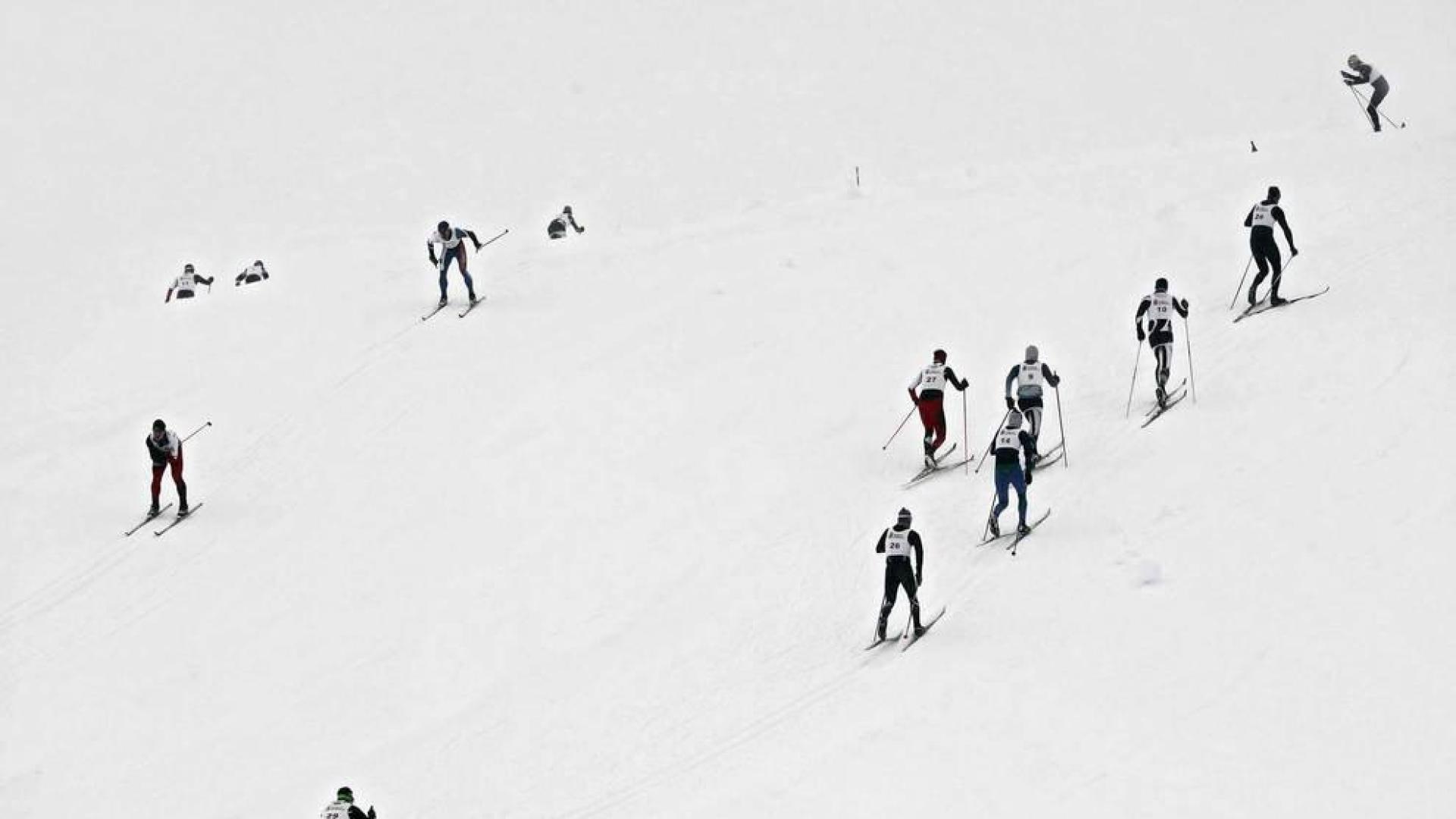 Esquiadores y quitanieves han sido  los protagonistas del paisaje de este fin de semana en El Ferial de Belagua