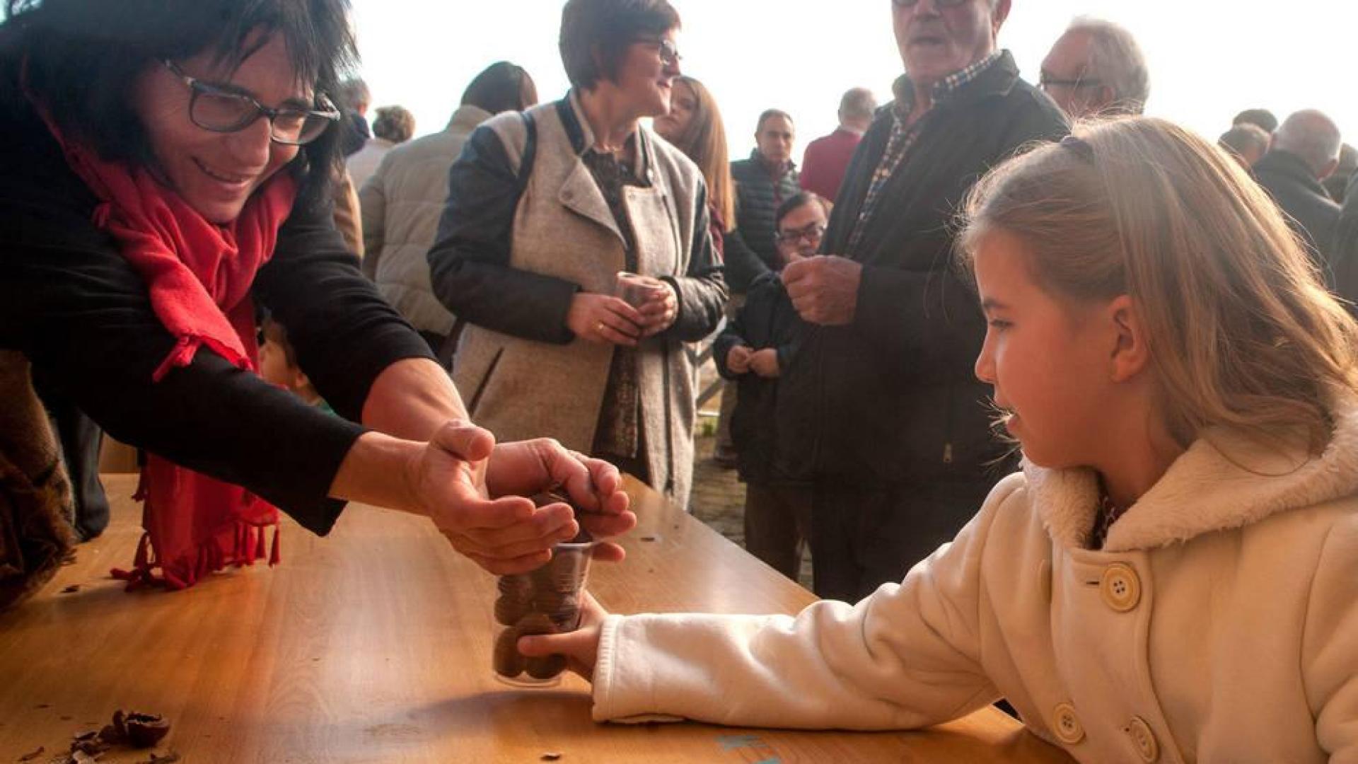 San Saturnino sabe a castaña en Artajona