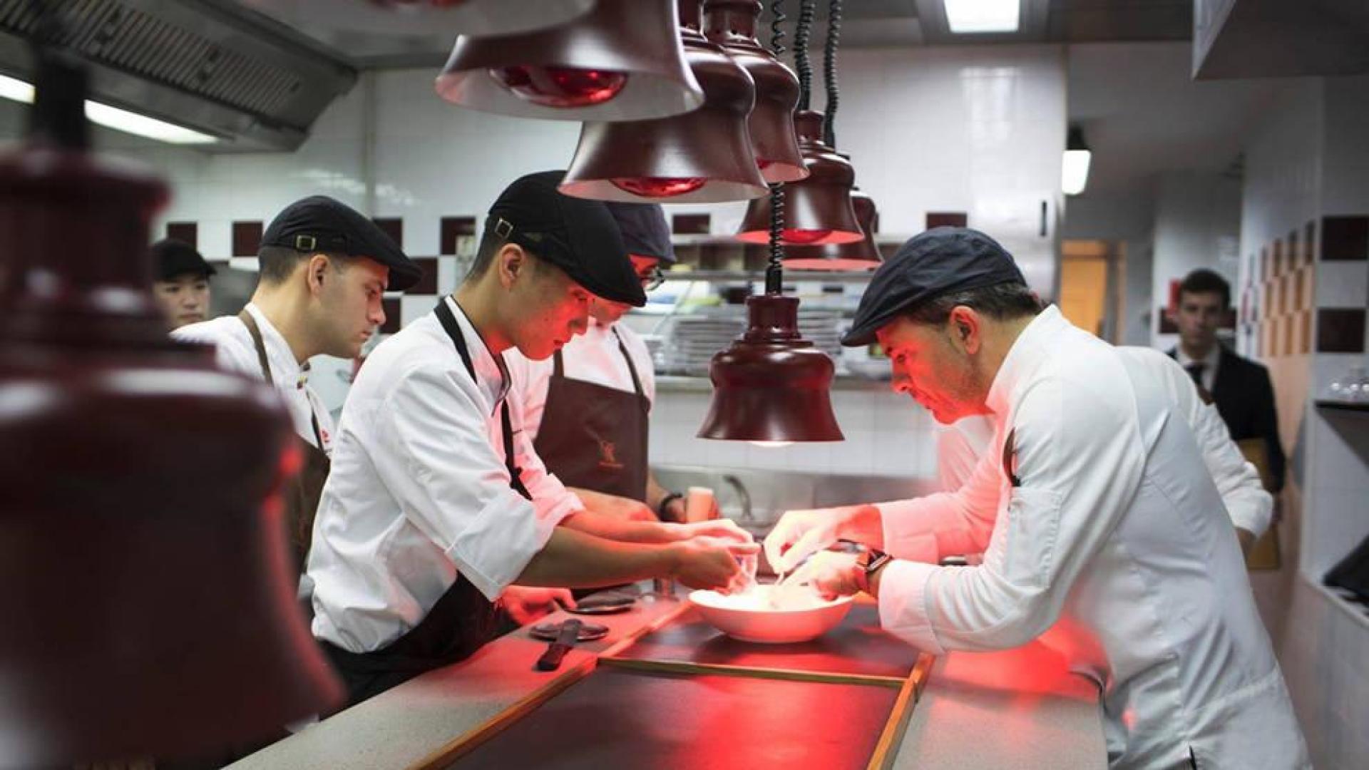 “Mi cocina es de fondo y memoria por vivir en Cantabria y nacer en Navarra”