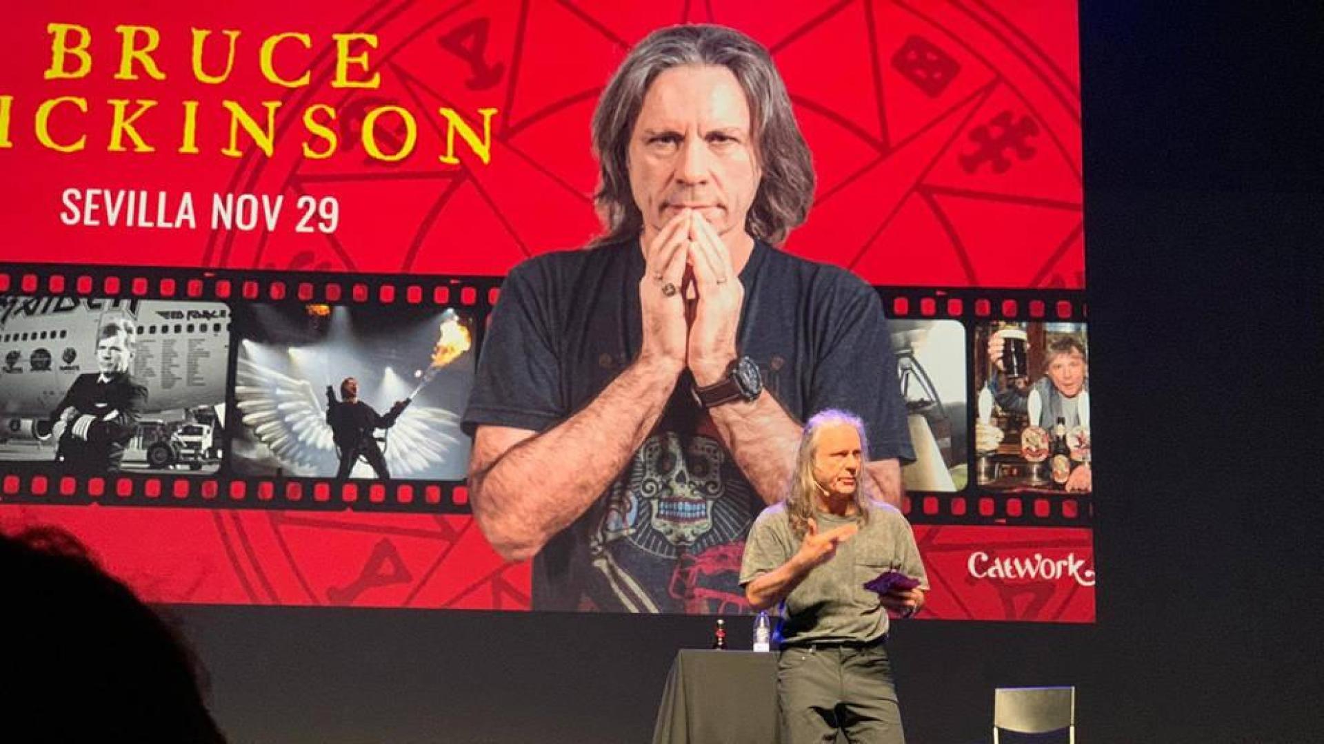 Bruce Dickinson, durante el acto que celebró en Sevilla.