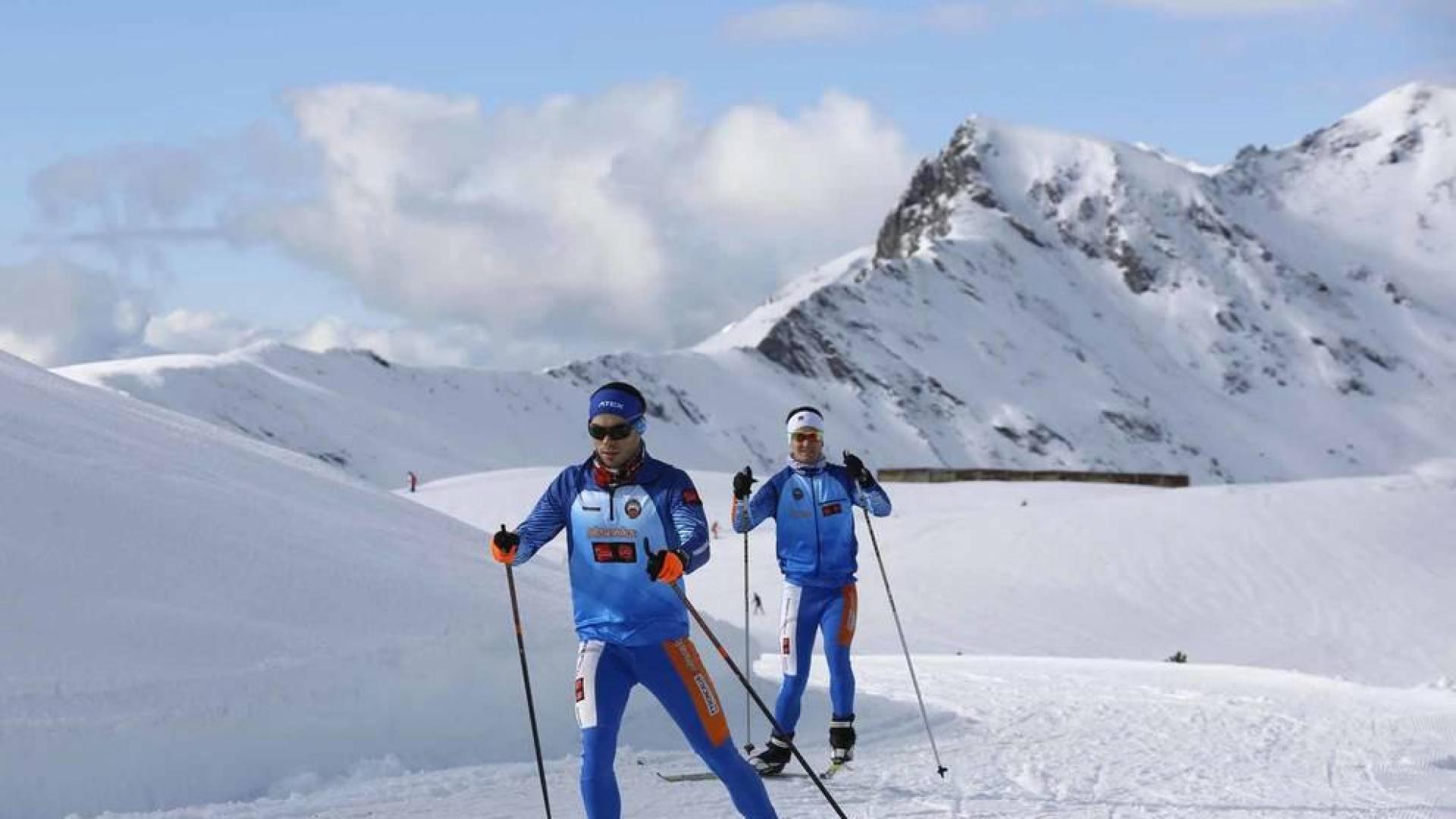 Fotos del inicio de la temporada de esquí en la estación de Larra-Belagua