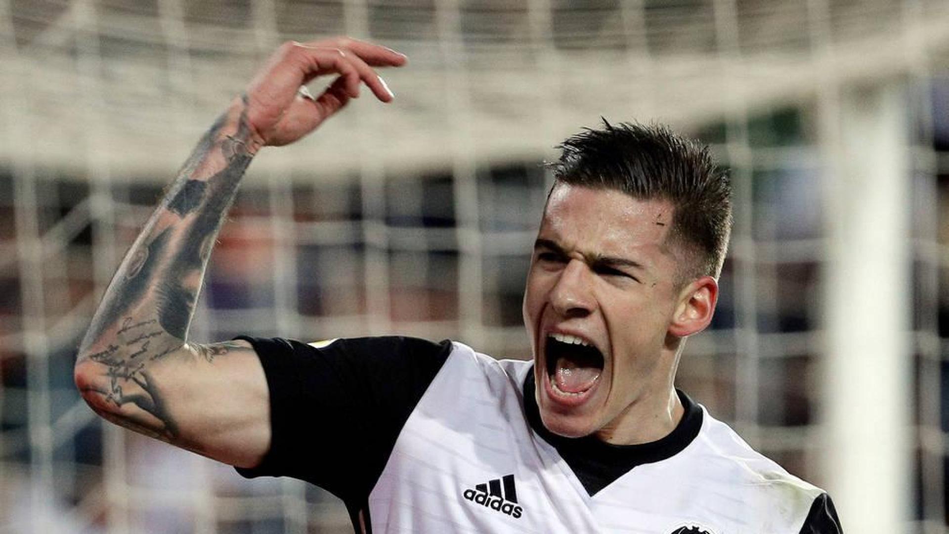 Santi Mina, en su etapa com o jugador del Valencia.