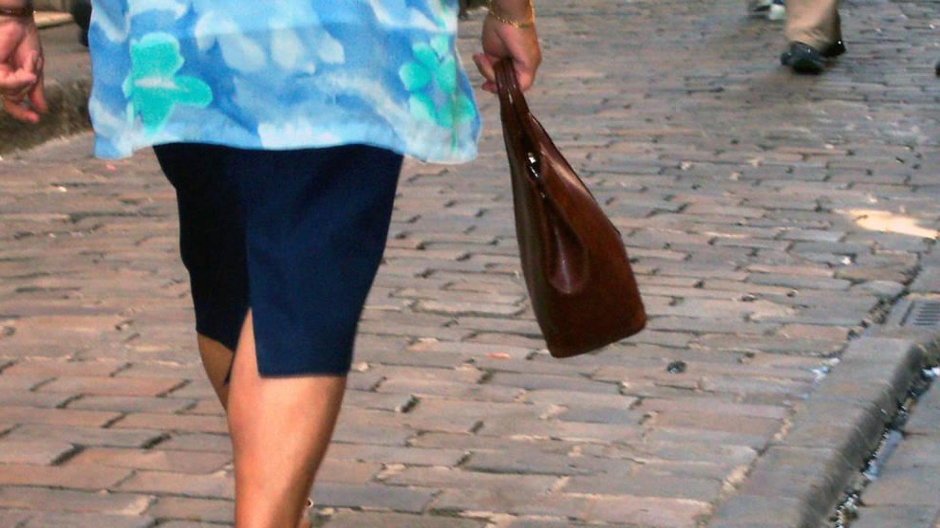 Alertan sobre robos cometidos por 'el tirón' en Pamplona