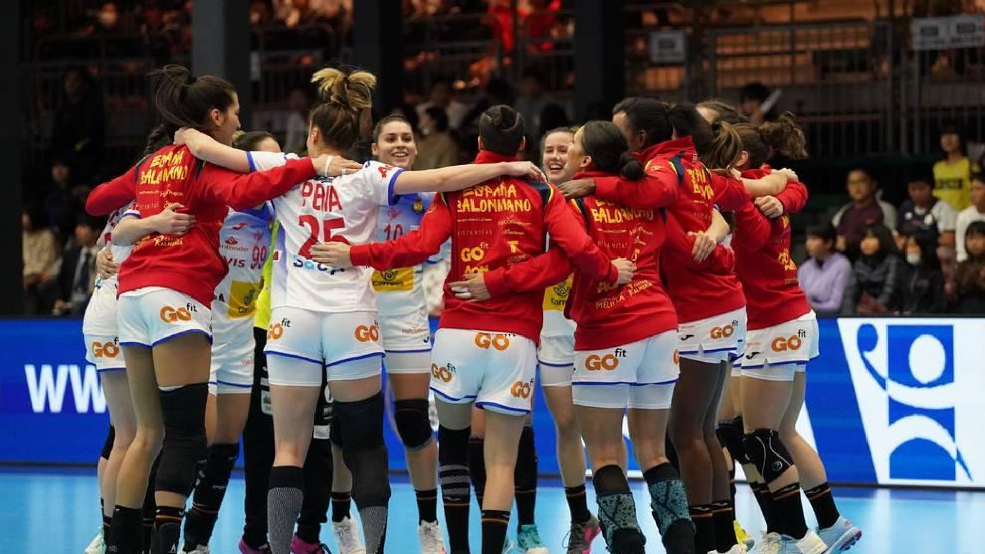 Las jugadoras españolas celebran la victoria ante Kazajistán.