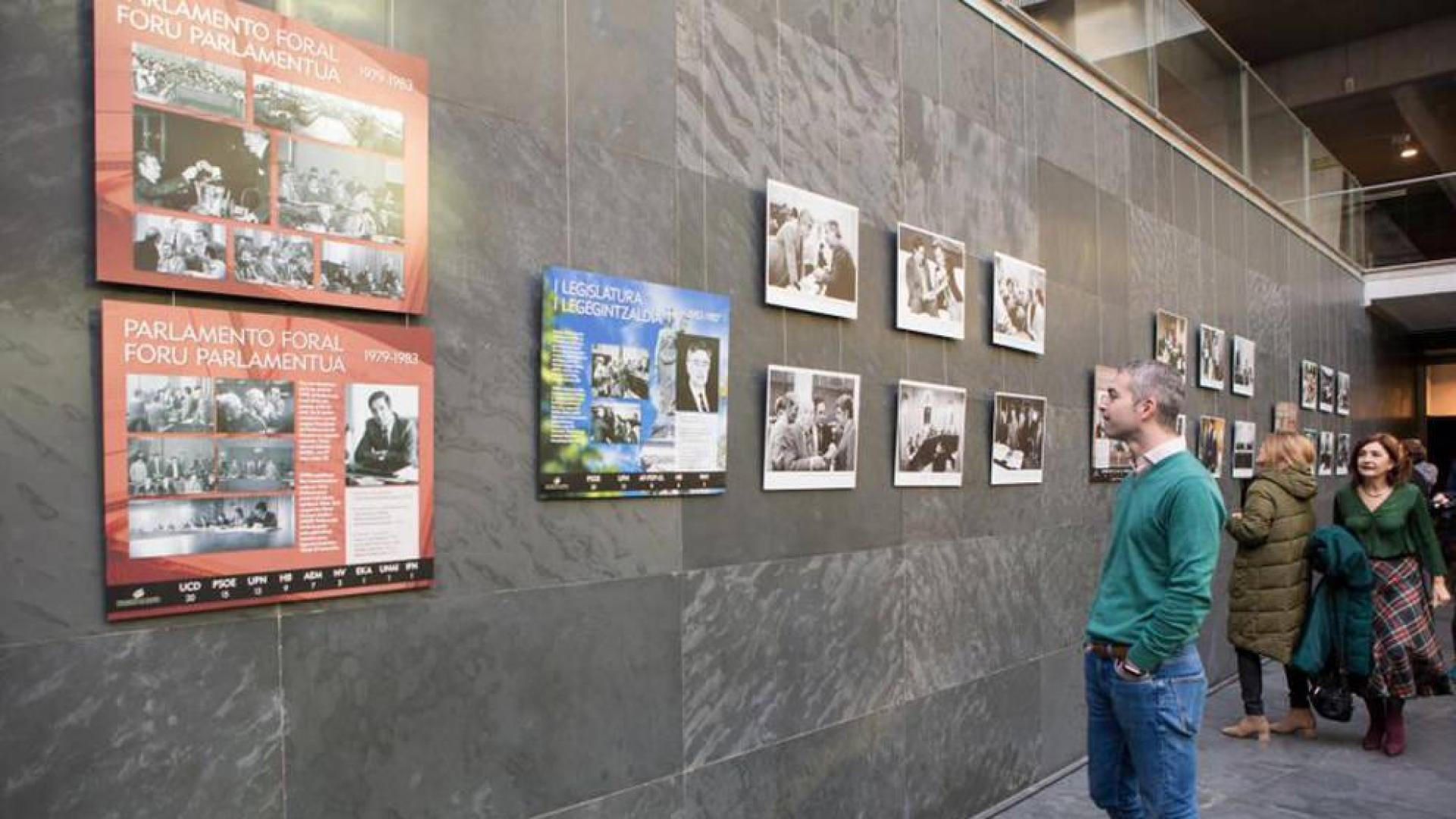 La Cámara foral acoge '40 años del Parlamento', resumen fotográfico de 4 décadas