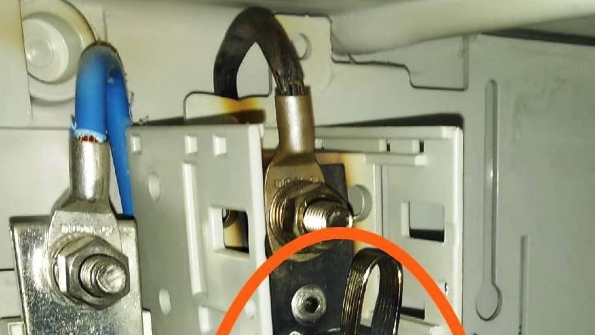 El curioso empalme para robar la luz en una casa okupa de Falces