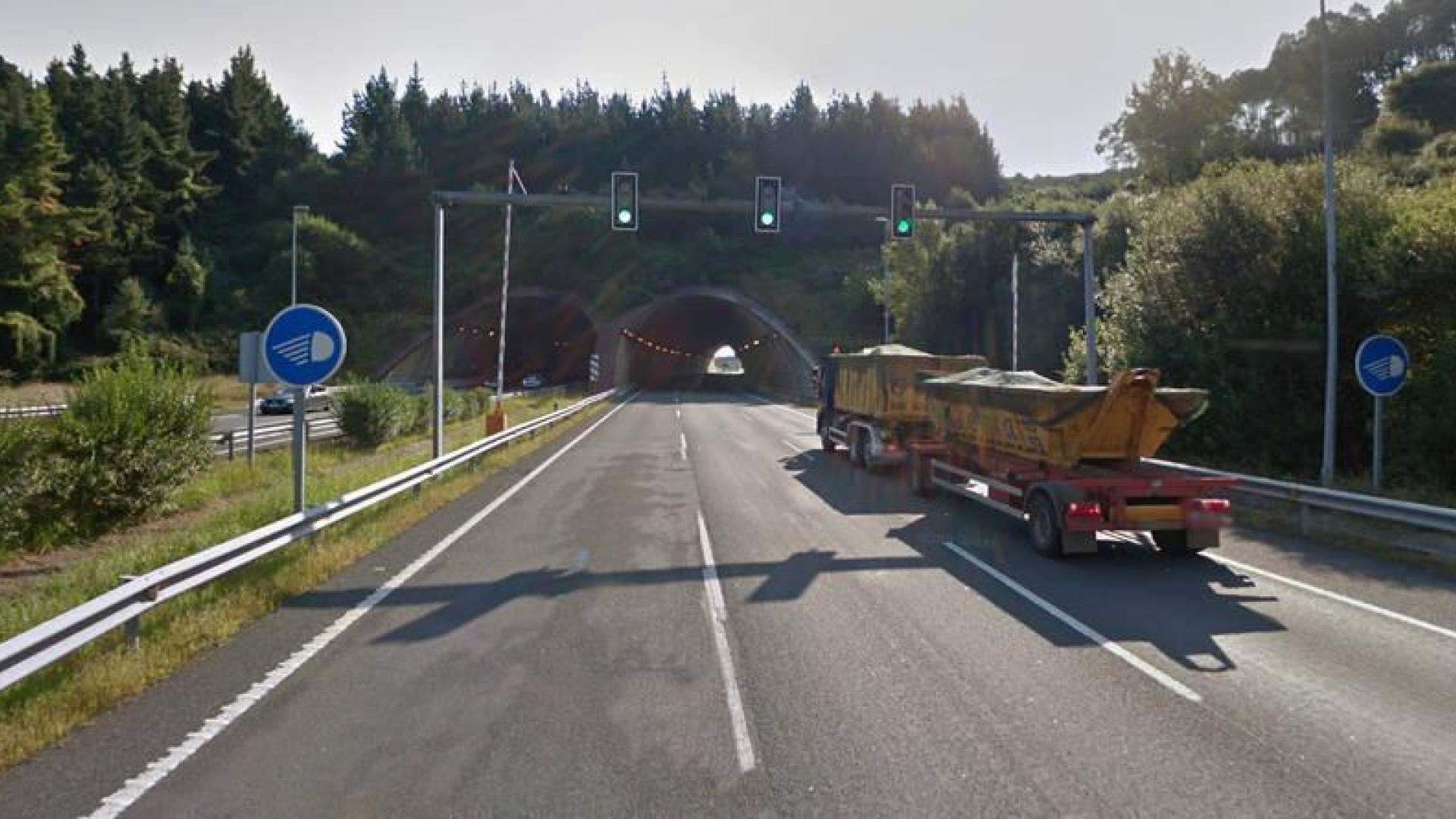 Investigado por conducir en sentido contrario tras darse la vuelta en un túnel