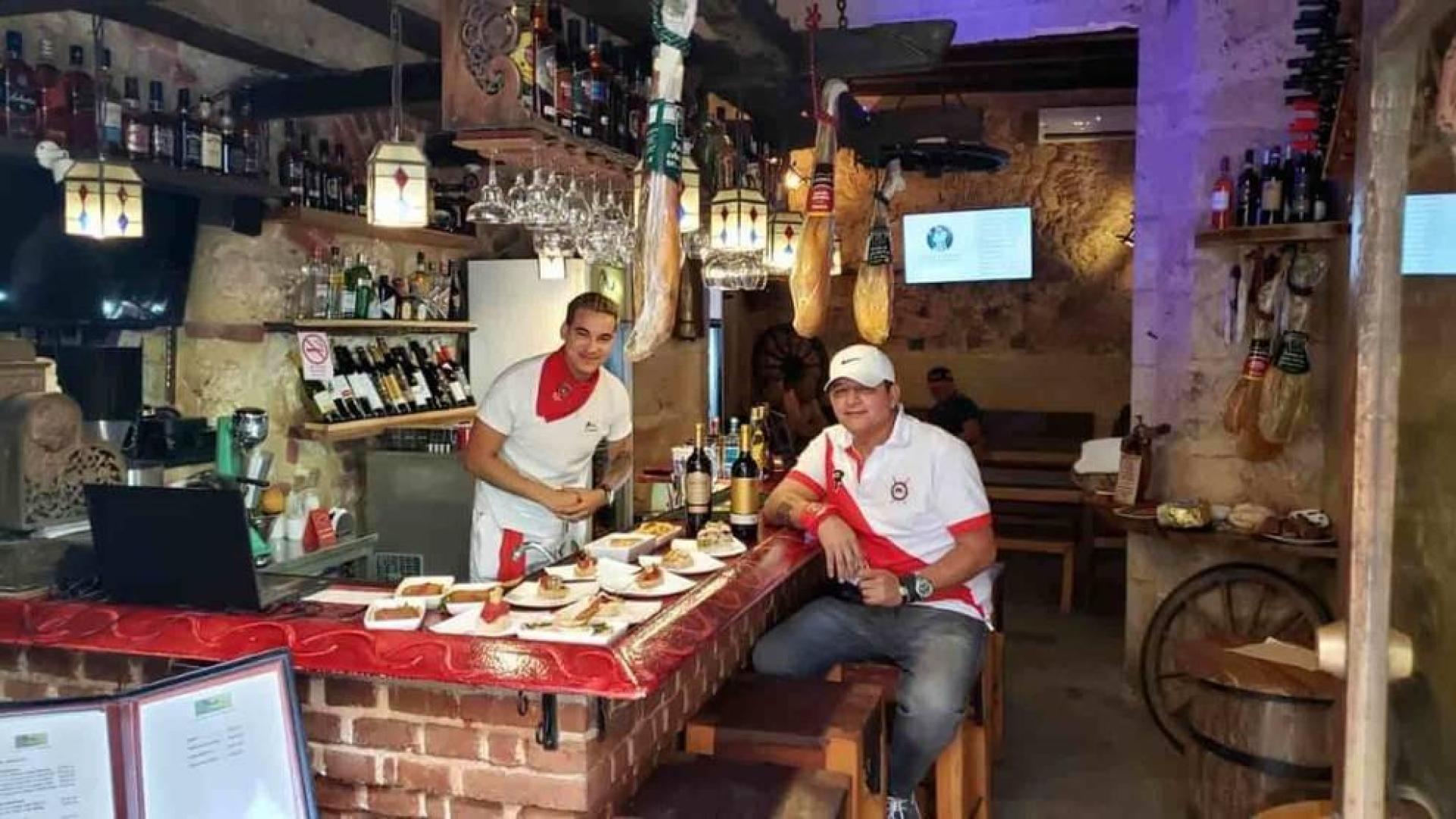 Una taberna recrea en La Habana el sabor sanferminero de La Estafeta
