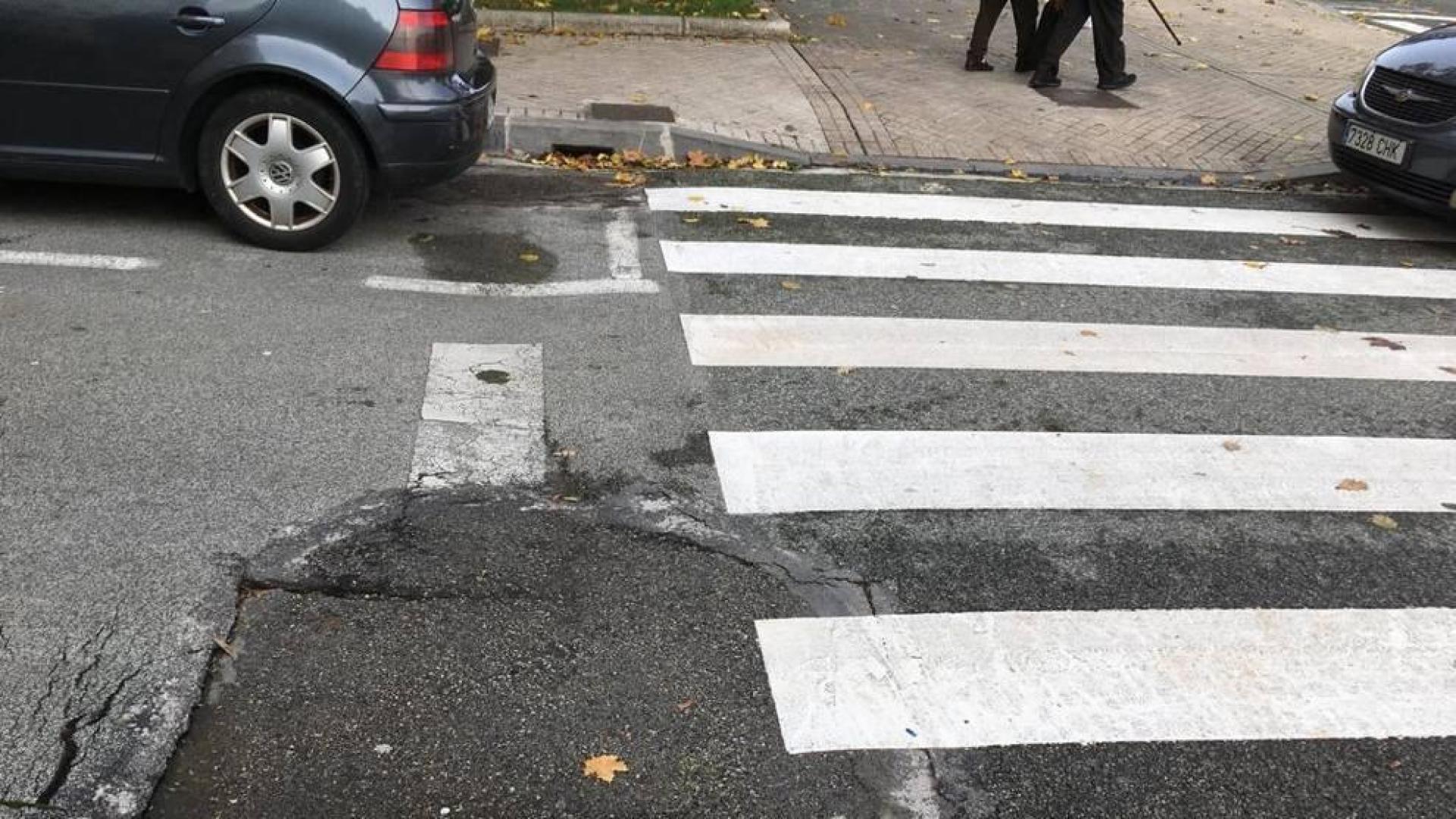 Quejas ciudadanas: hundimiento de la calzada en la Txantrea