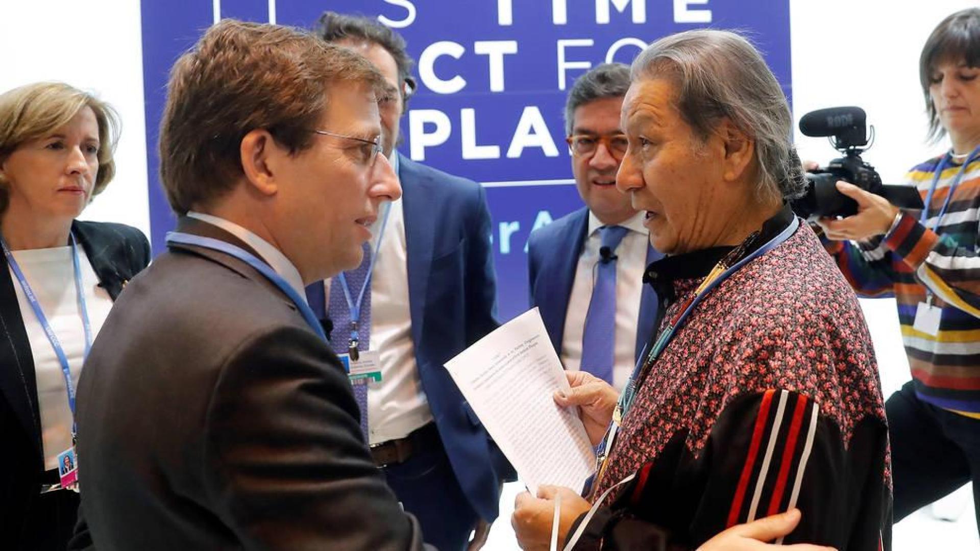 Martínez Almeida reprocha a Bardem sus infracciones a Hacienda