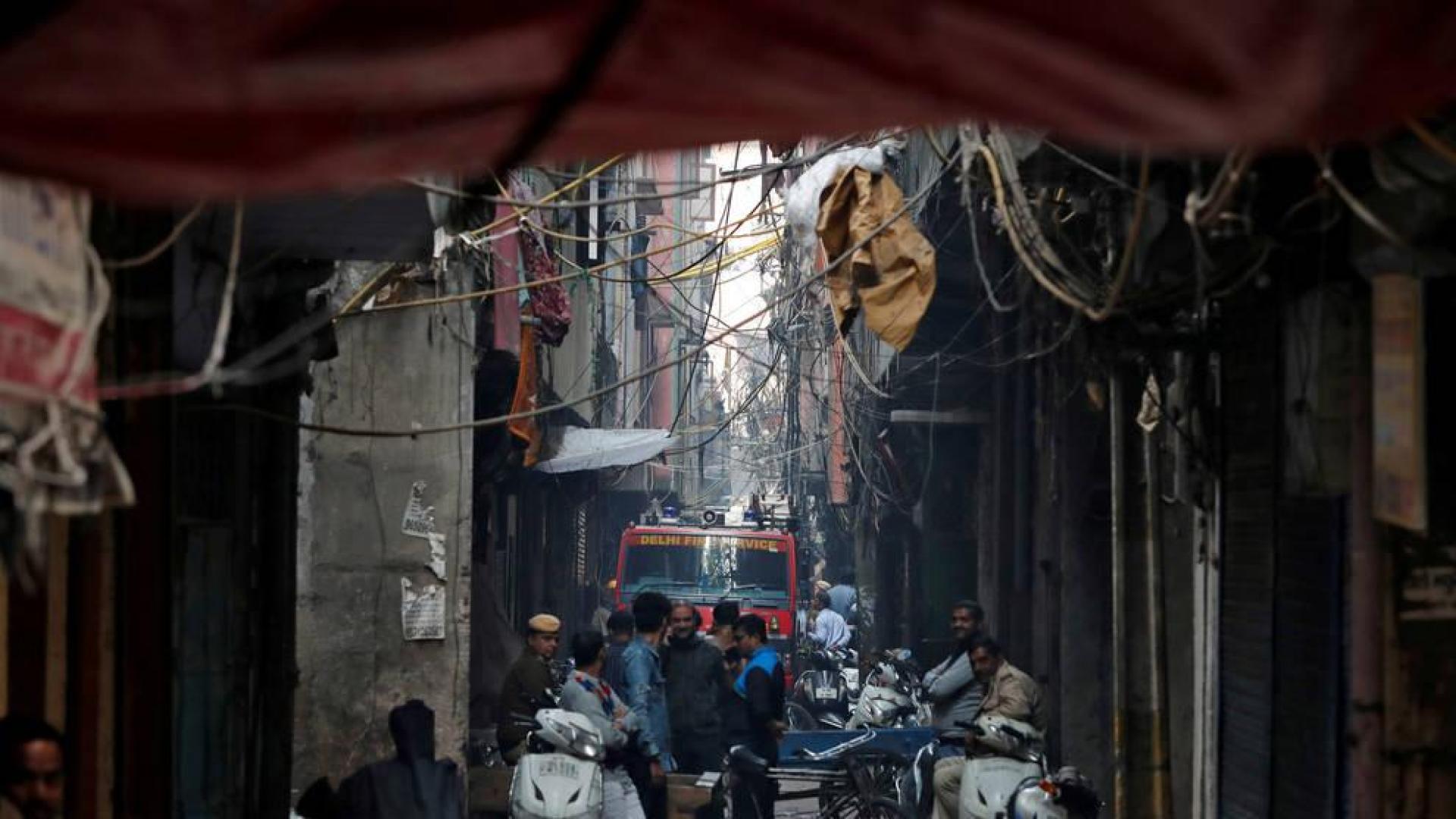 Al menos 42 muertos y más de 64 heridos en incendio en una fábrica de Nueva Delhi