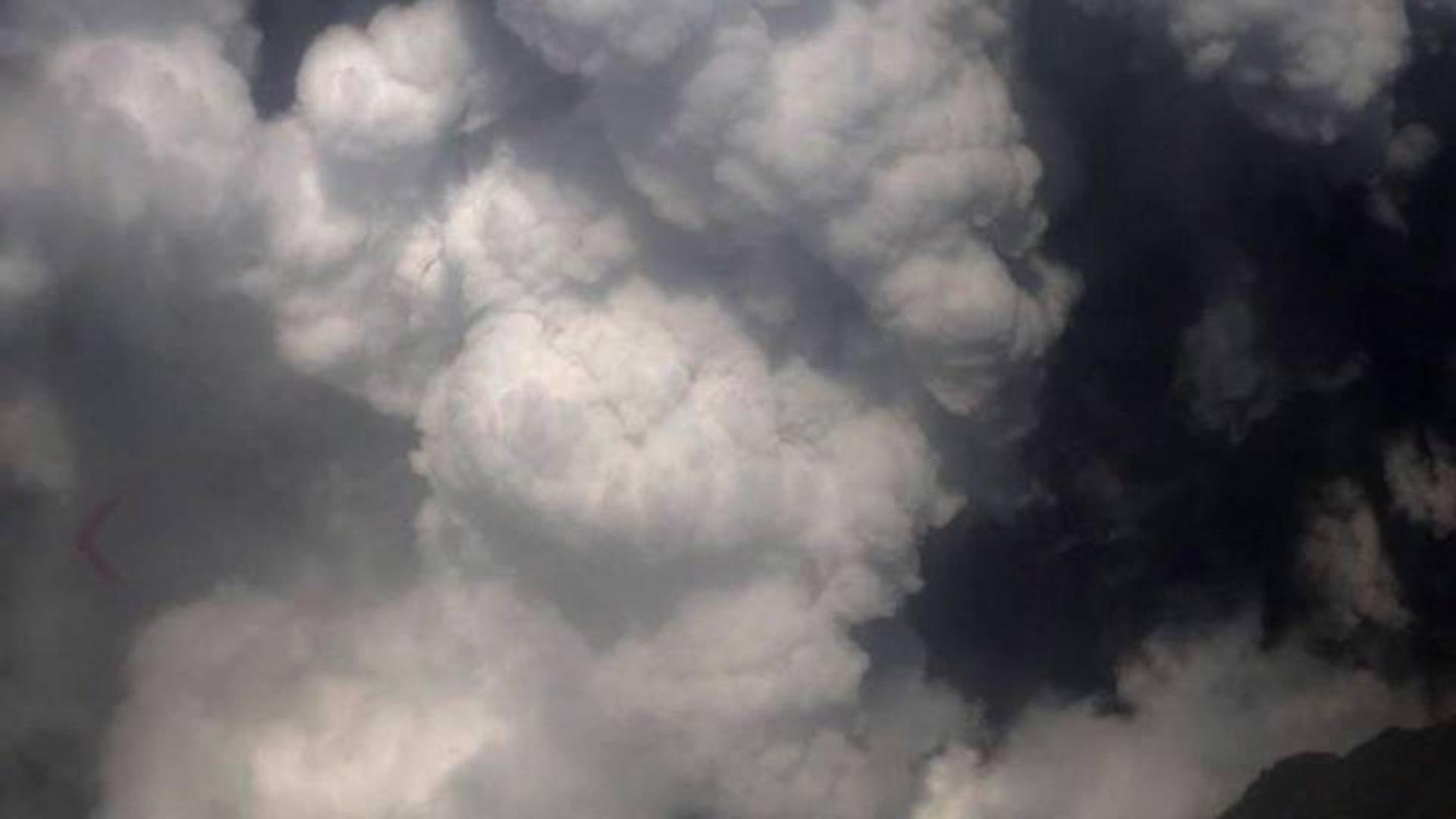 Medio centenar de turistas se encontraban en la isla donde ha entrado en erupción