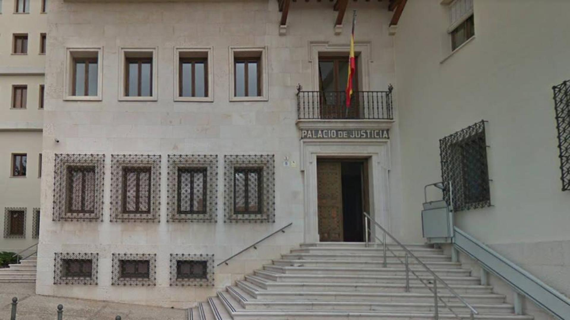 A prisión por pegar con una barra, disparar y quemar a una persona en Cuenca