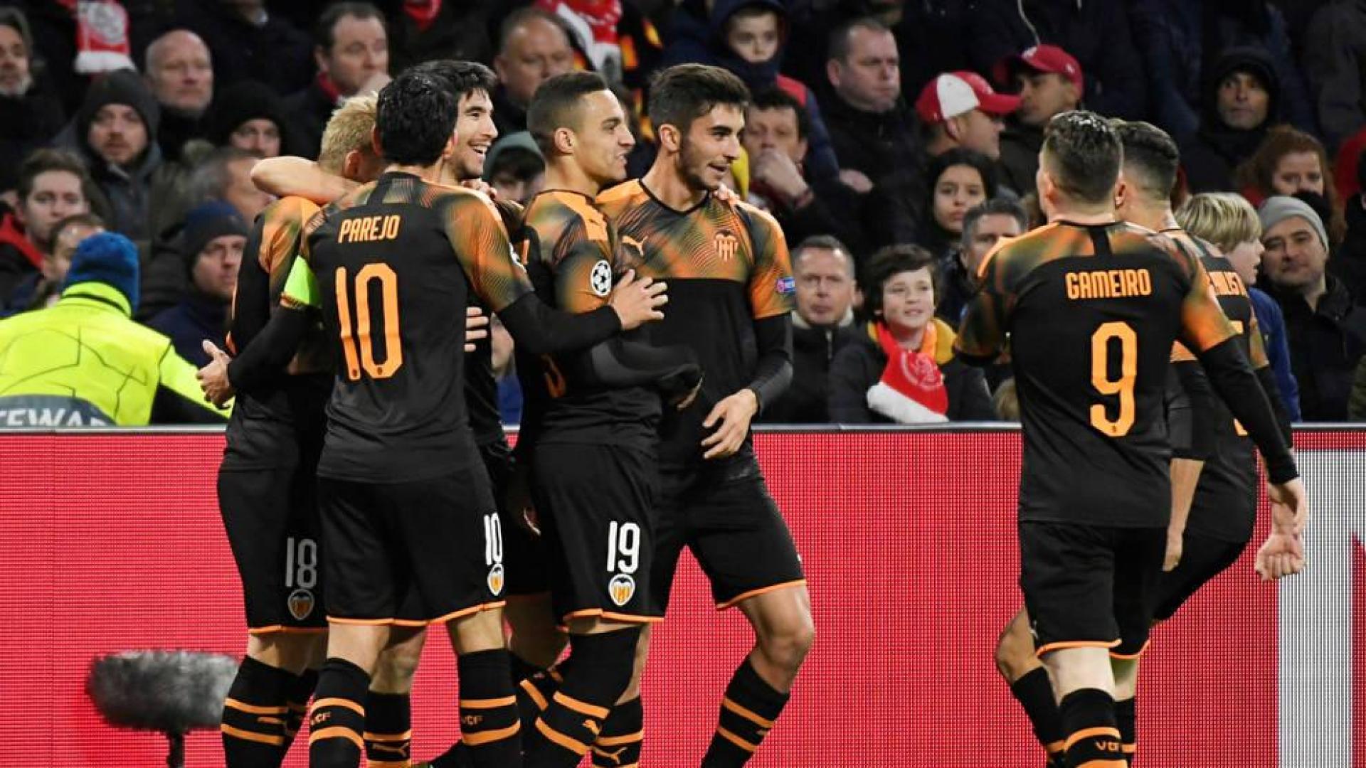 El Valencia se mete en octavos de la Champions por la puerta grande