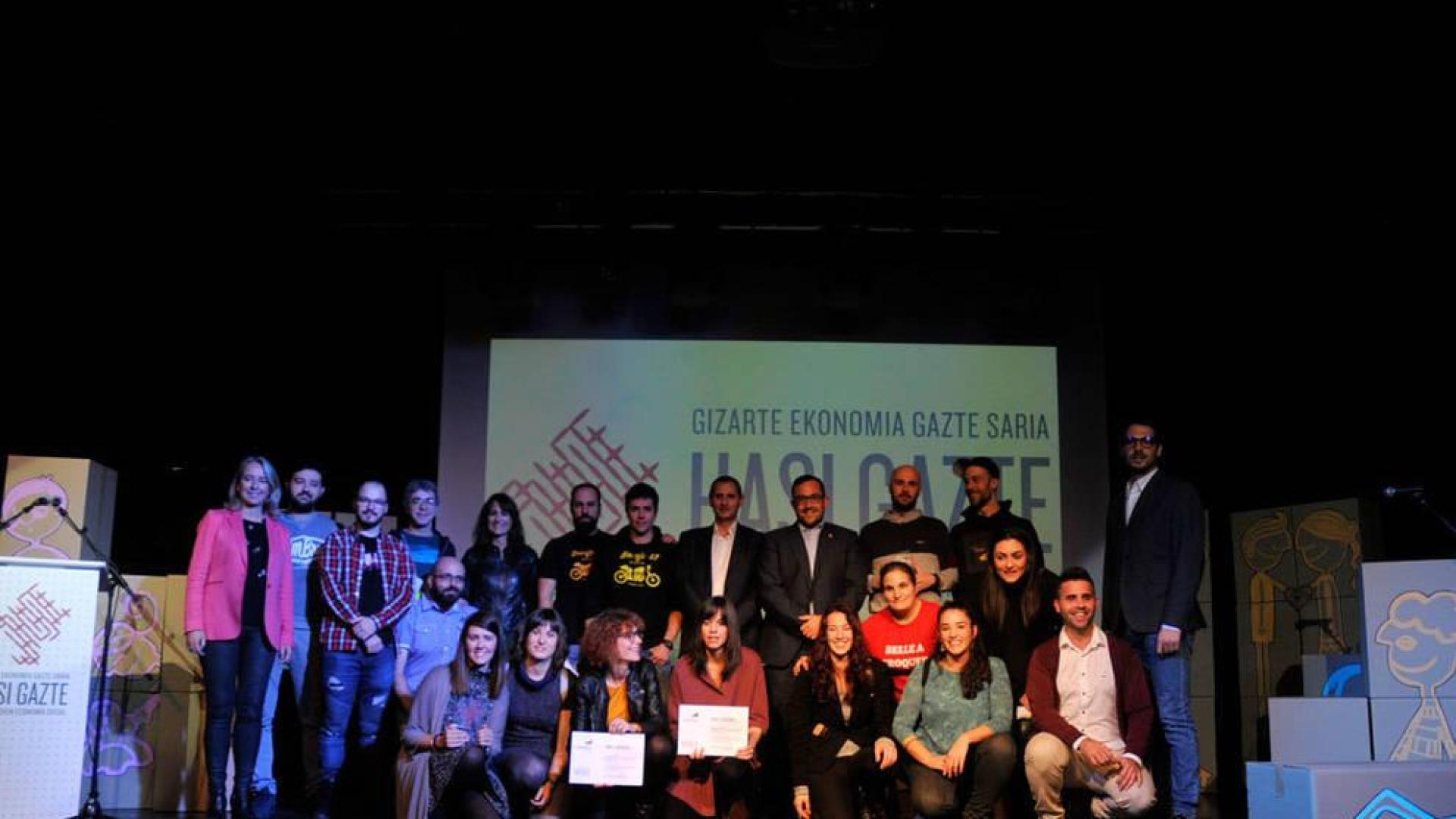 Txiribuelta y Geltoki, ganadoras de los premios Hasi Gazte