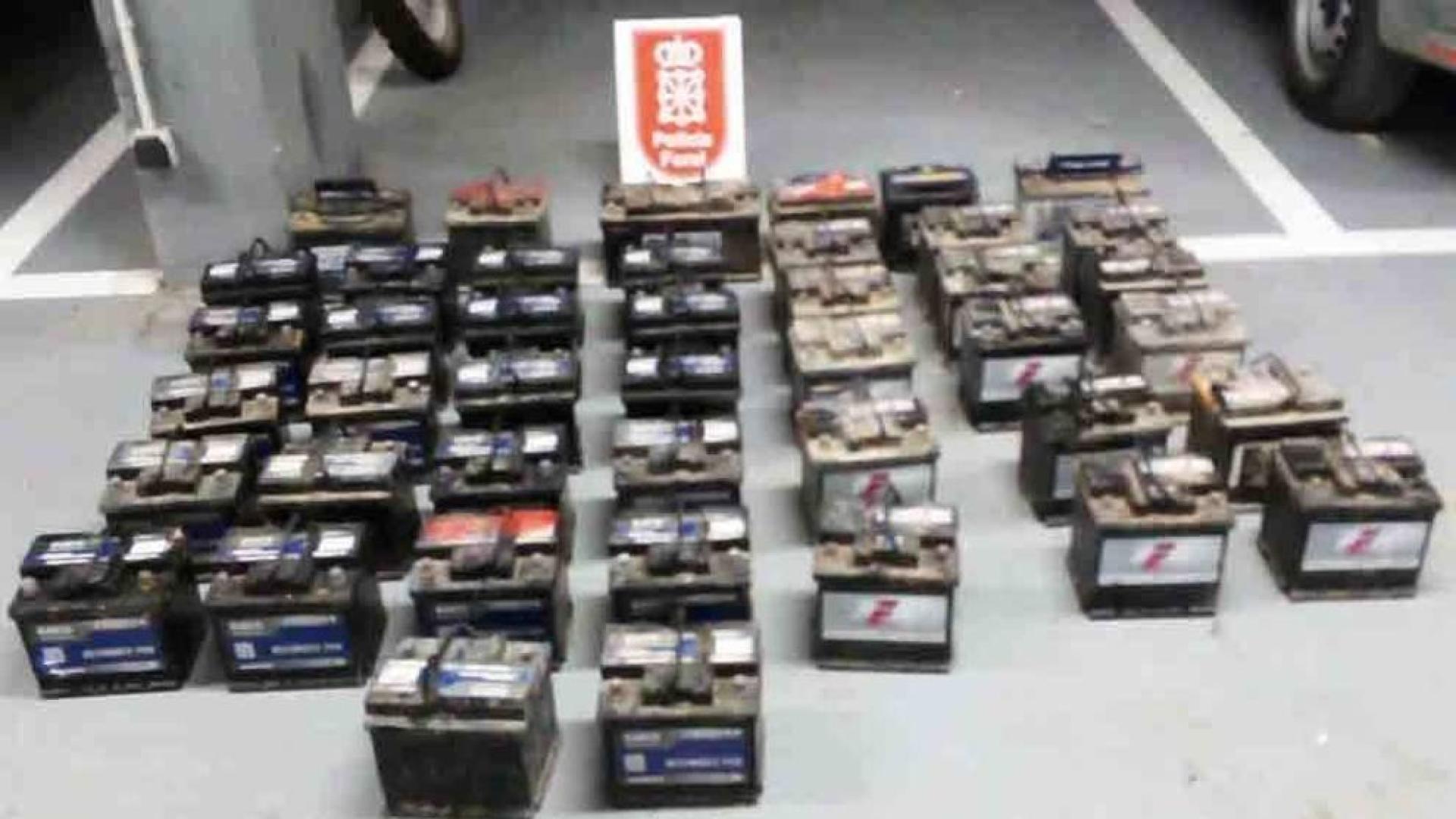 Localizan 43 baterías, posiblemente robadas, que estaban escondidas en Funes