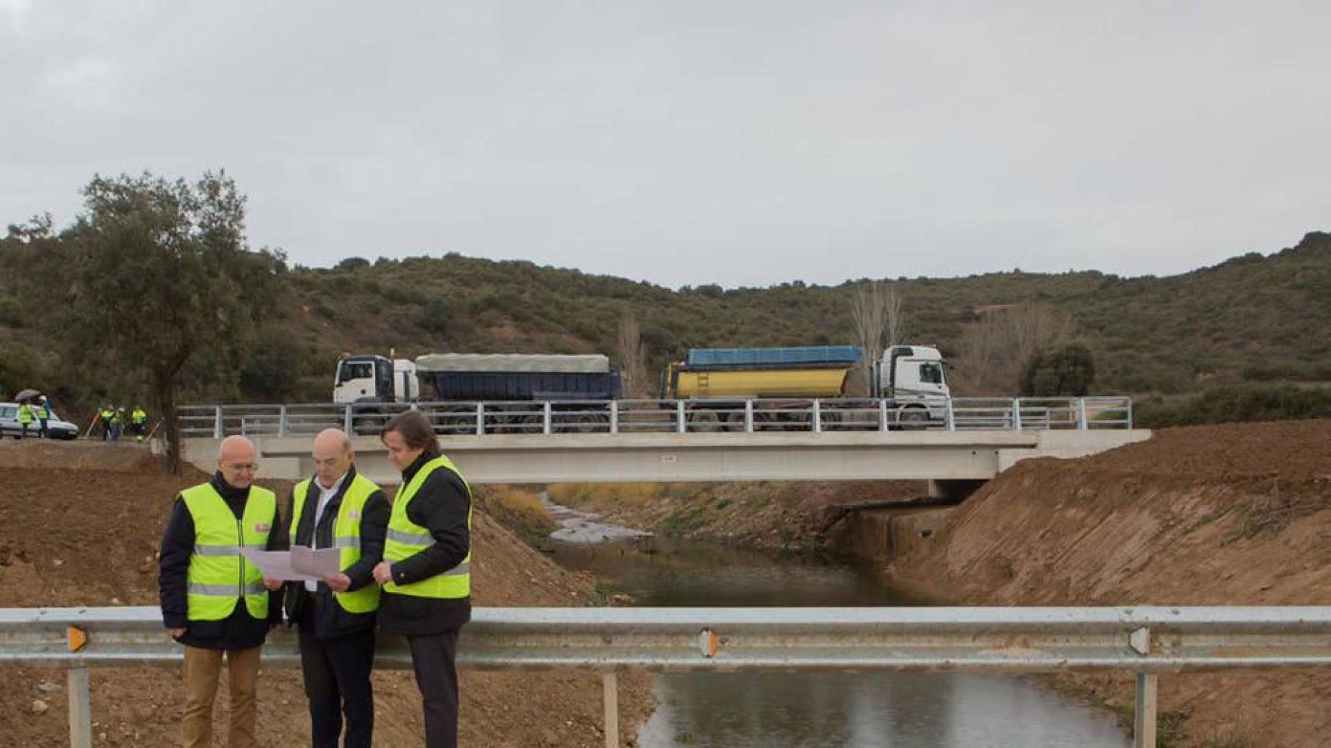 El nuevo puente de Sánsoain supera las pruebas de carga con más de 150 toneladas