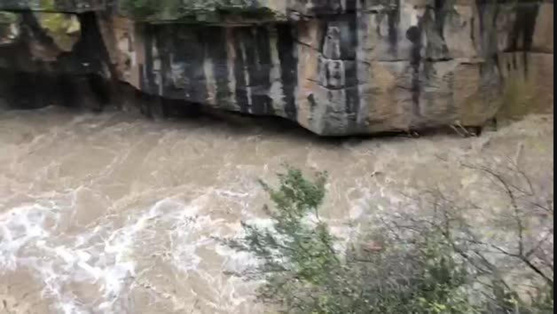 Crecida del río en la Foz de Lumbier