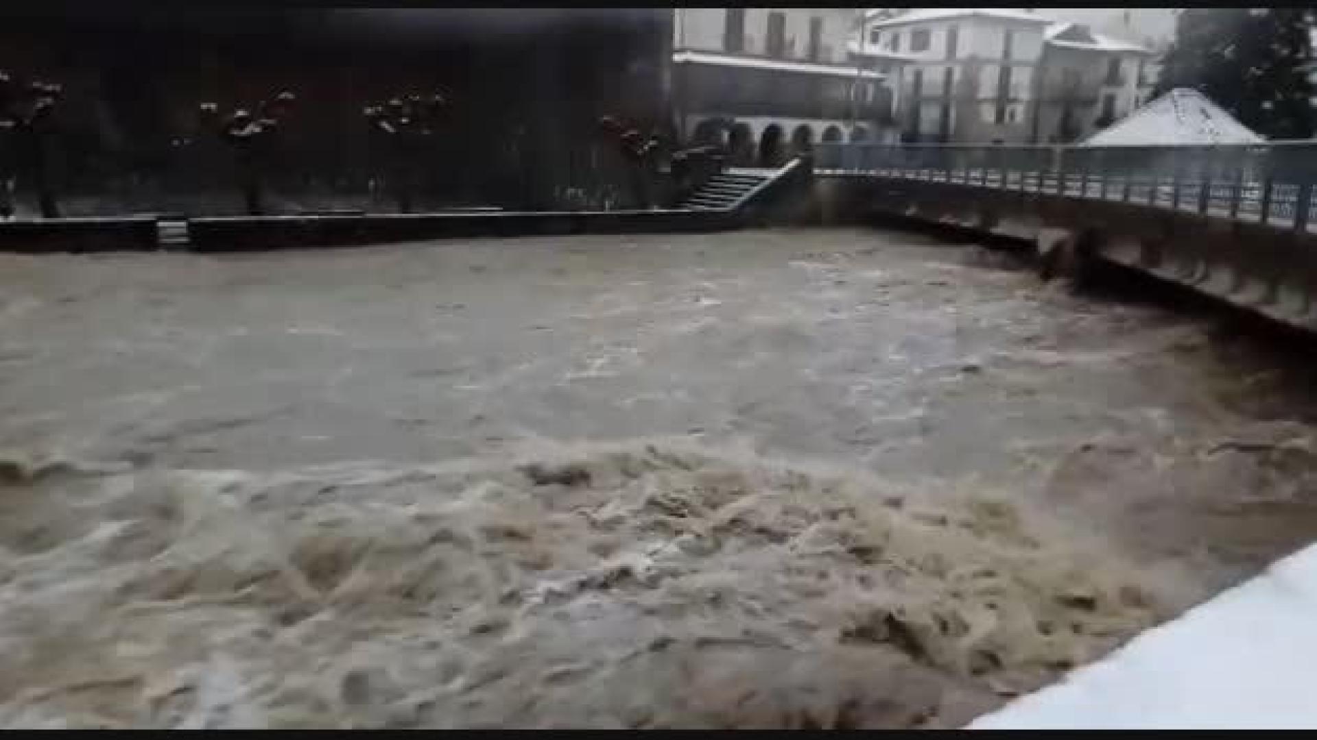 El río Esca se desborda en Roncal