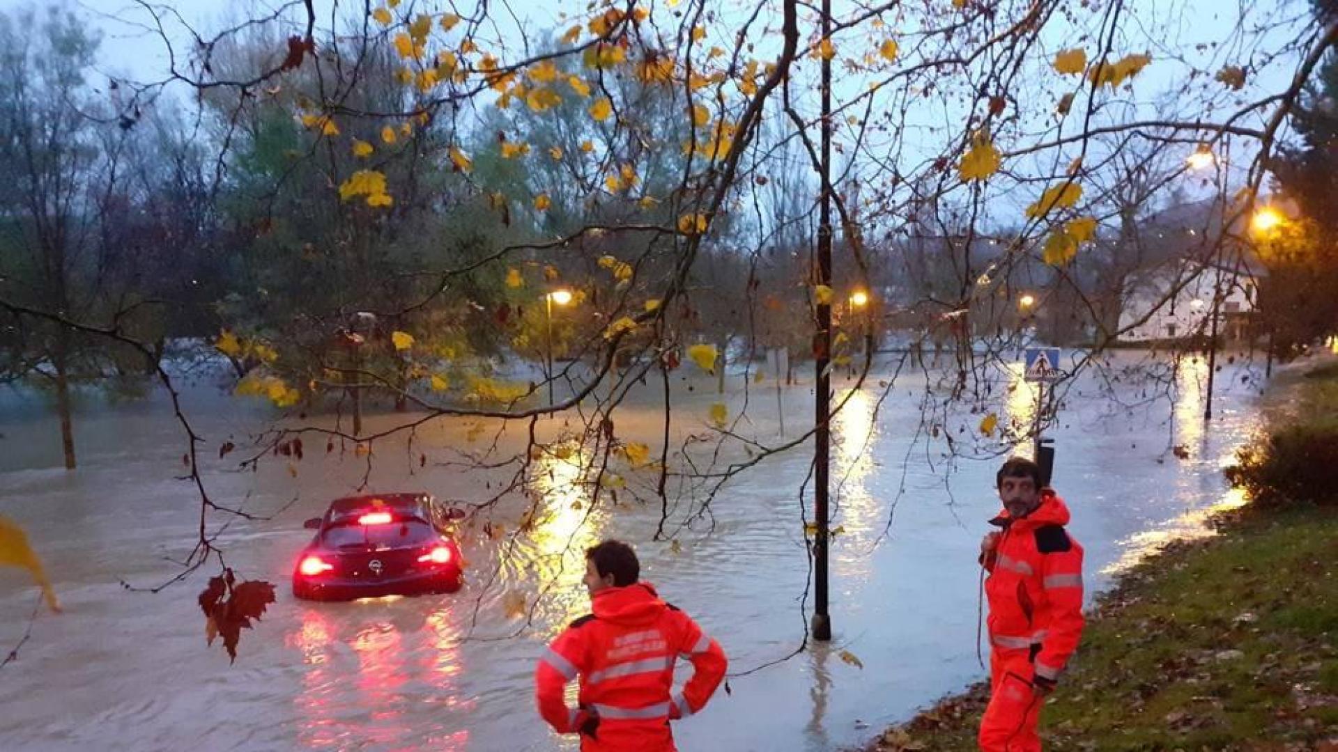 Recatado en Pamplona cuando intentaba circular por una zona inundada